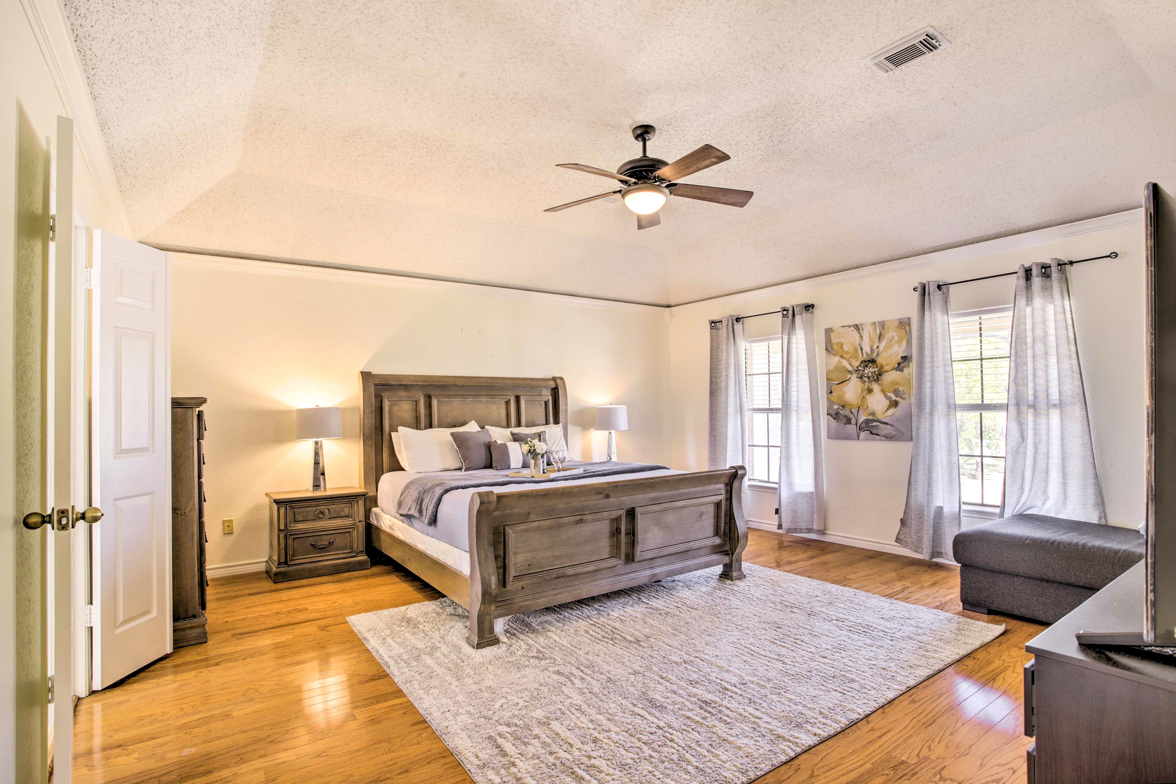Bedroom 1 | California King Bed | Linens Provided | En-Suite Bathroom
