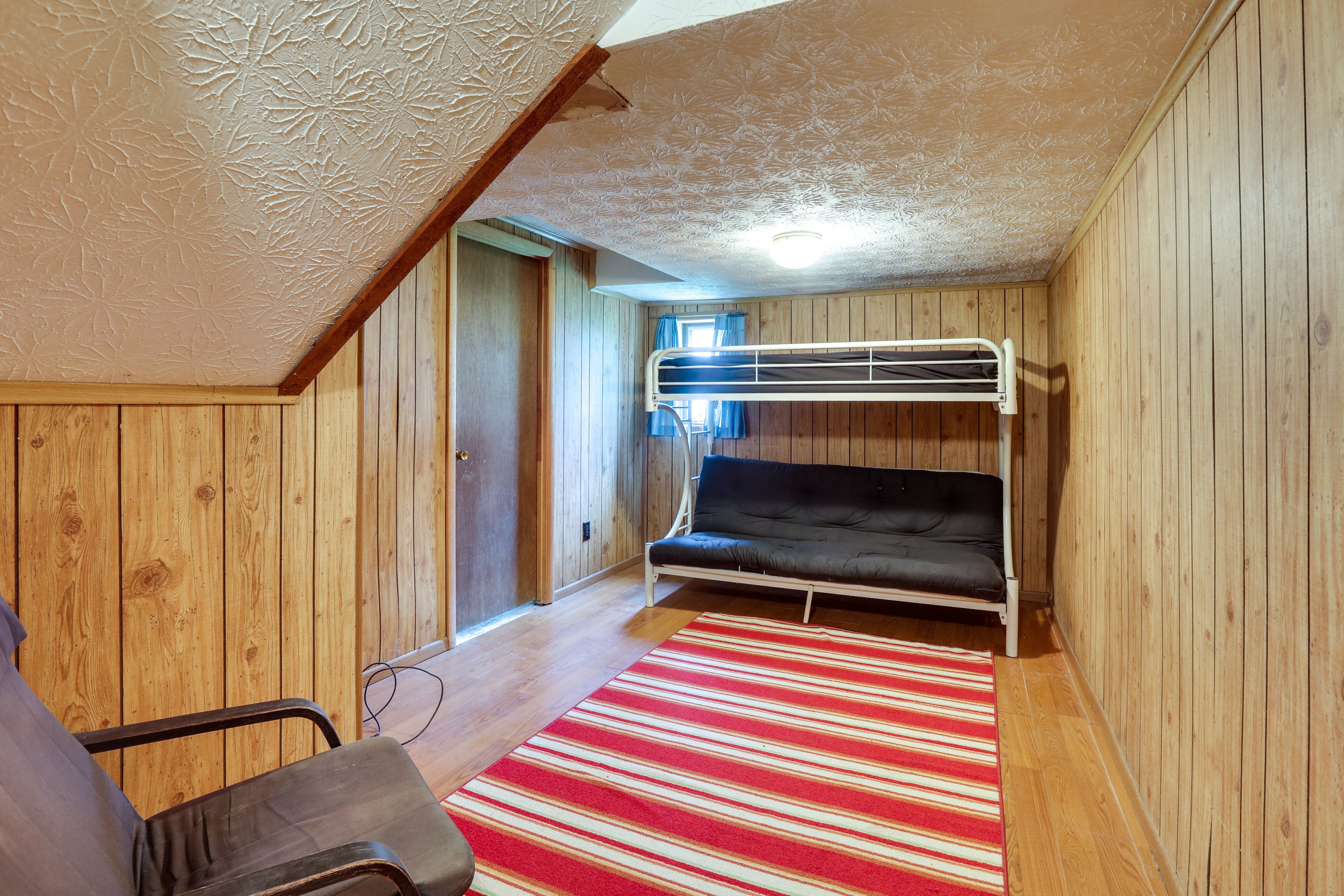 Sleeping Nook | Lofted Twin Bed | Full Futon