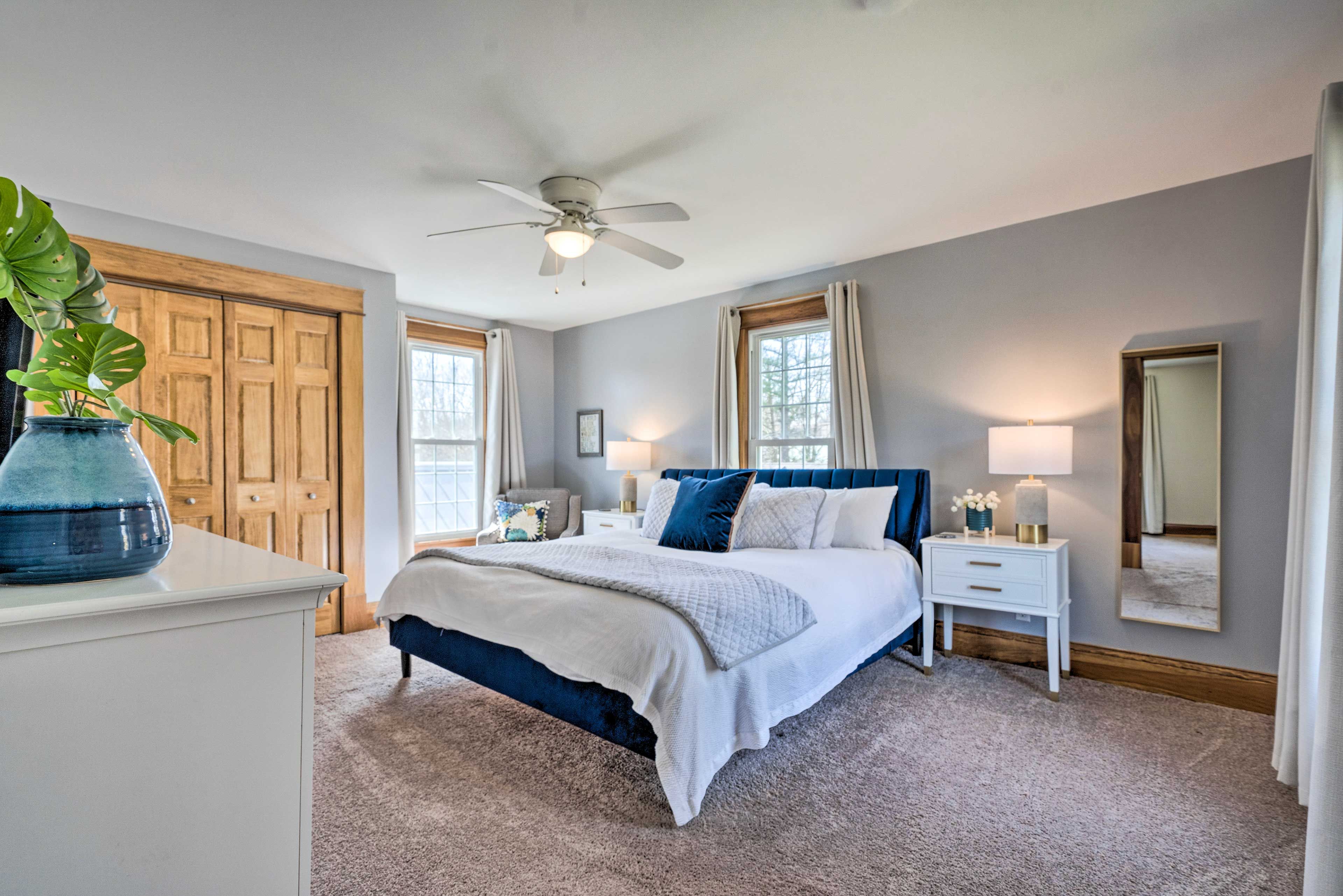 Bedroom 3 | King Bed | 2nd Floor | Smart TV