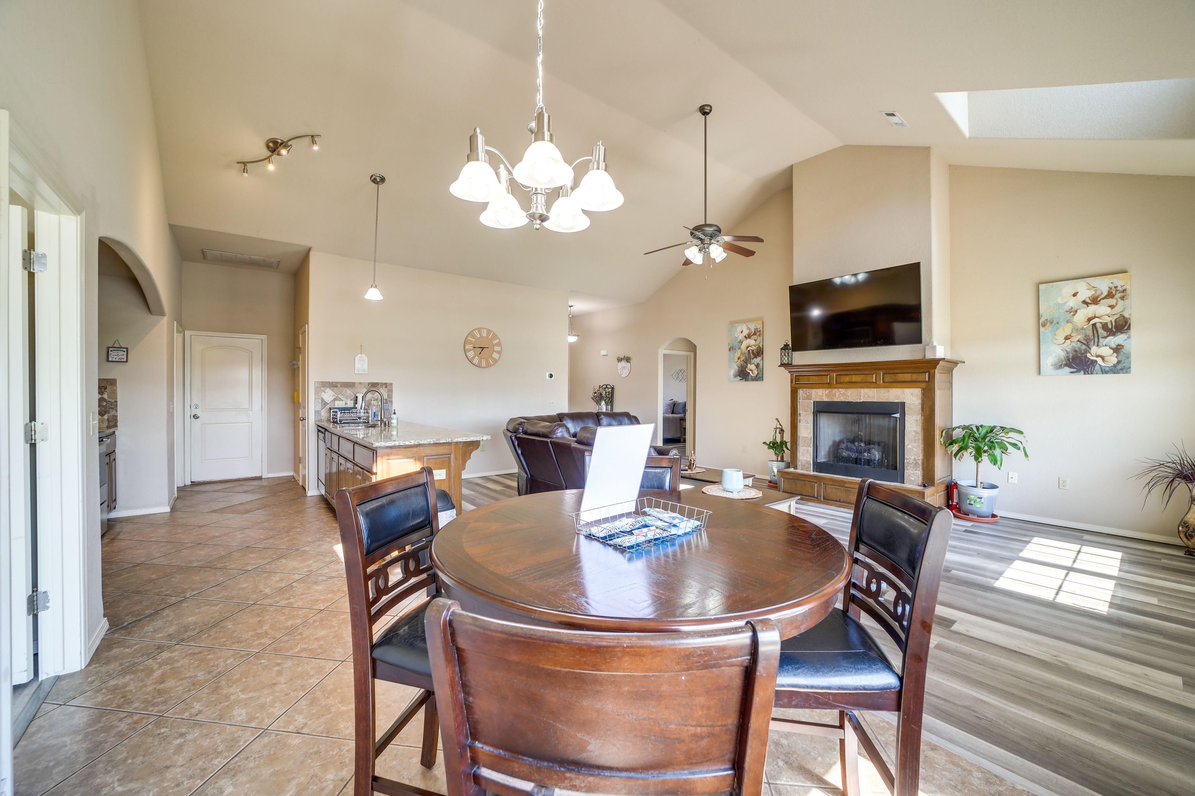 Dining Area | Dishes & Flatware Provided