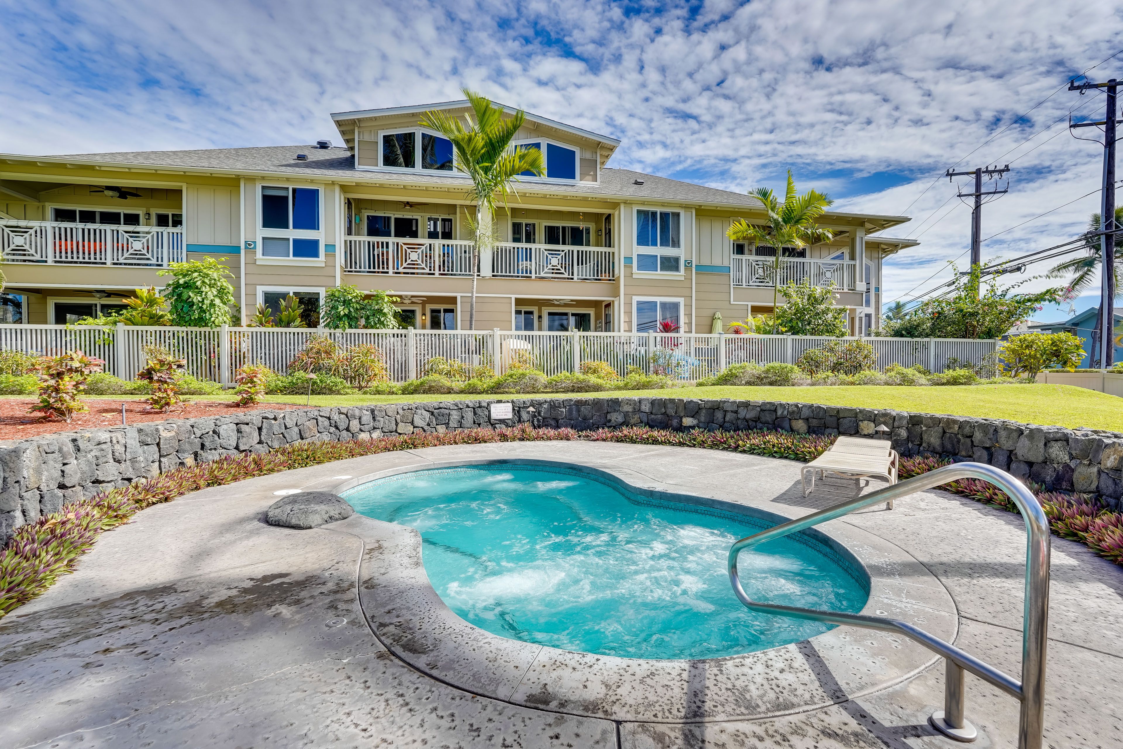 Community Hot Tub | Walk to Beaches