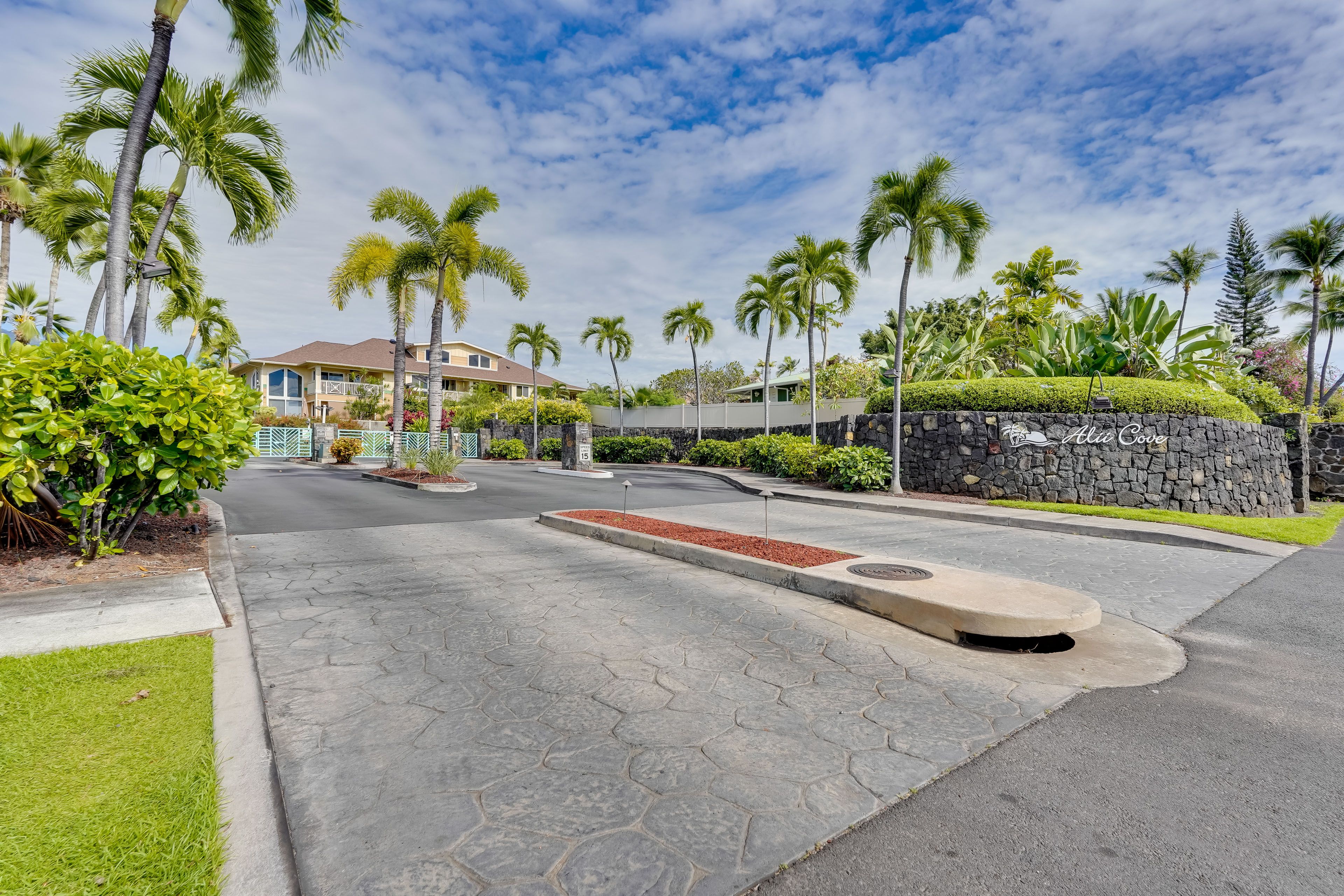 Parking | Community Lot (1 Vehicle) | Free Street Parking
