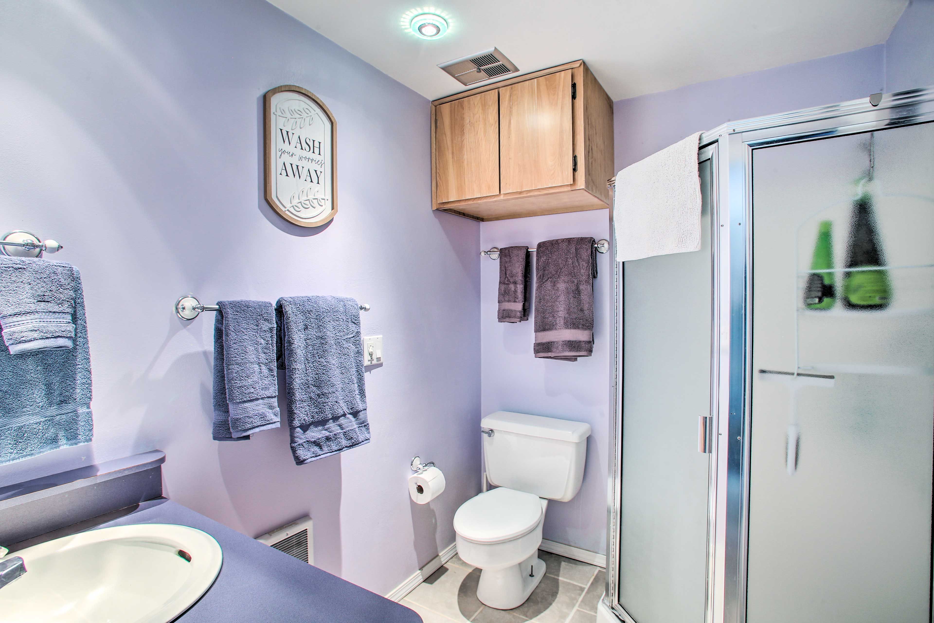 Full Bathroom | Towels Provided | Walk-In Shower