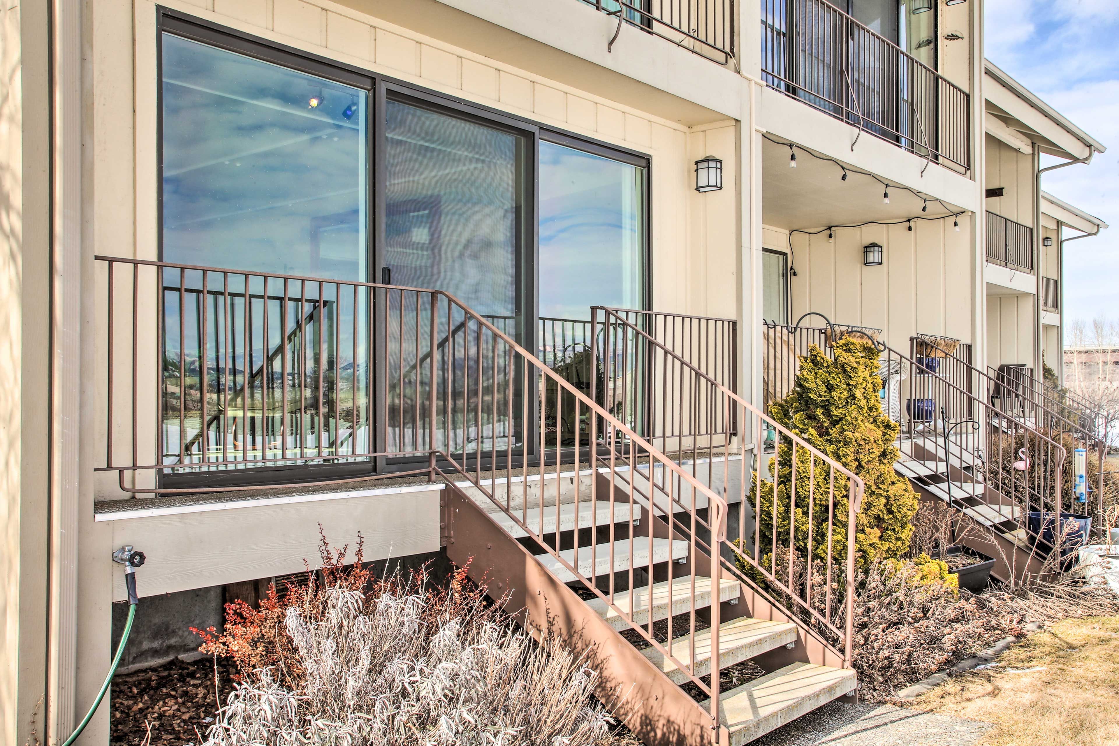Back Entrance | Lake & Mountain Views
