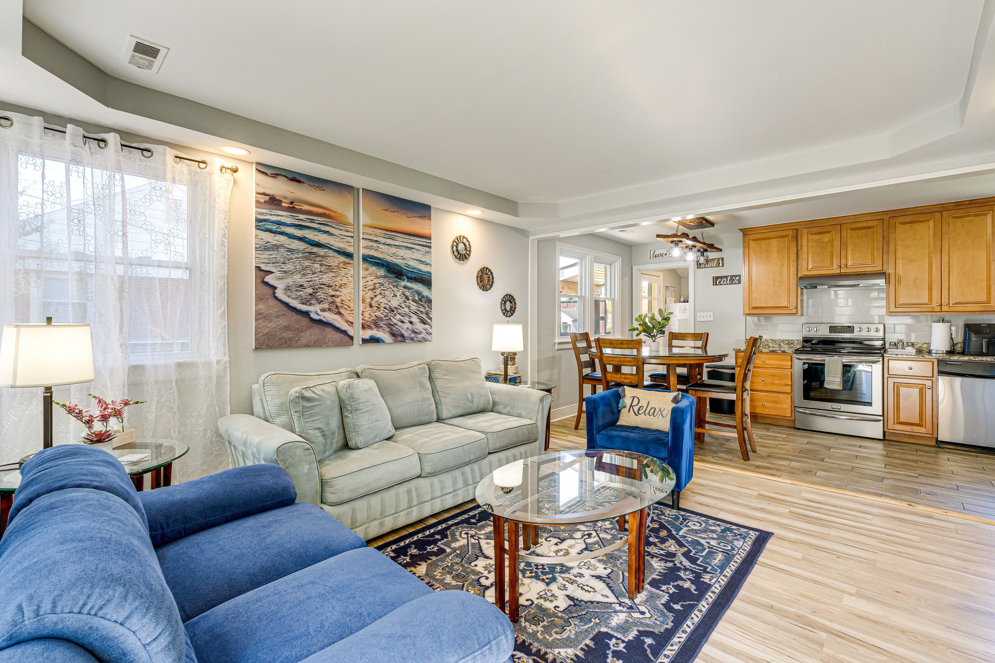 Living Room | Flat-Screen TV | Central A/C