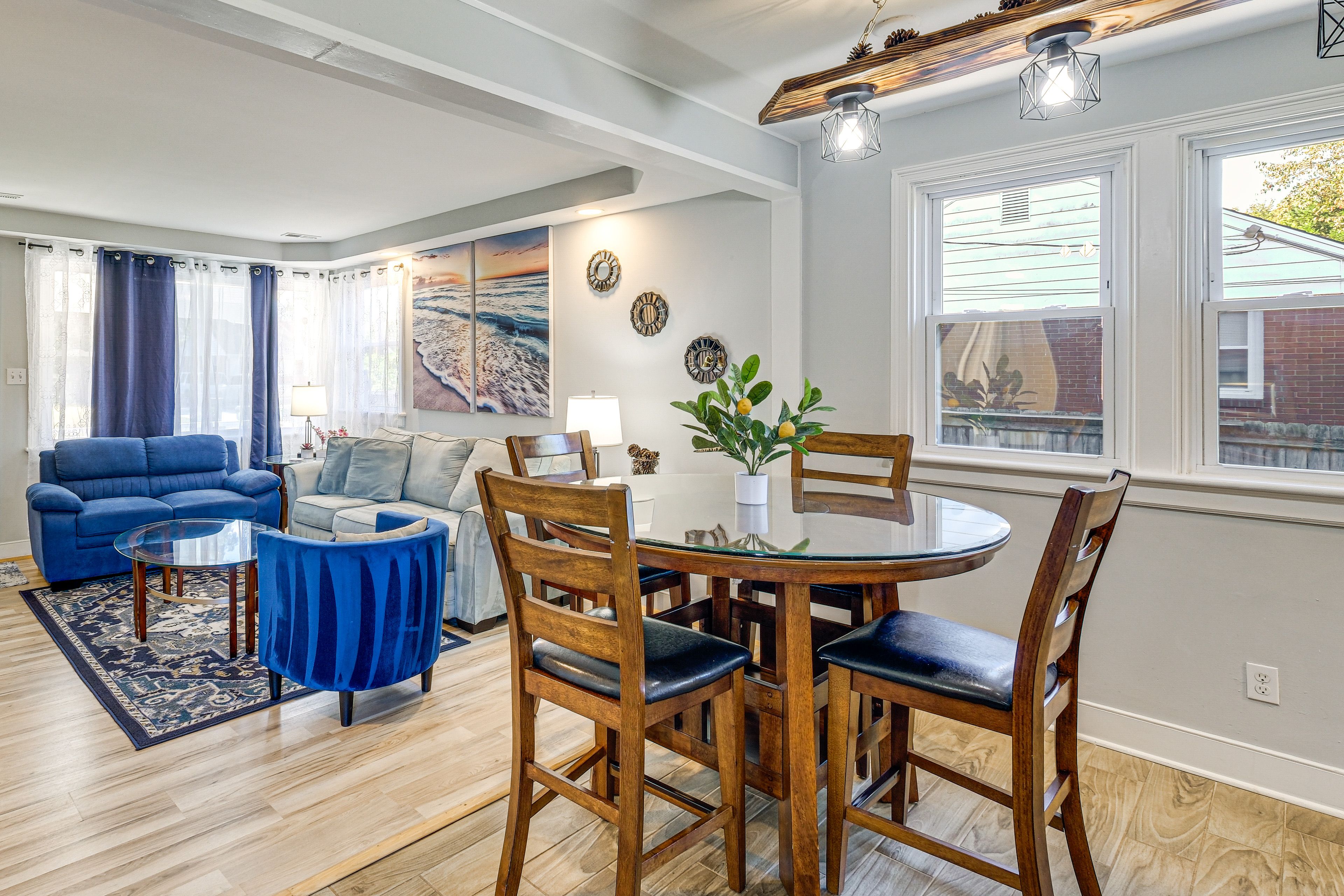 Dining Area | Dishware/Flatware Provided