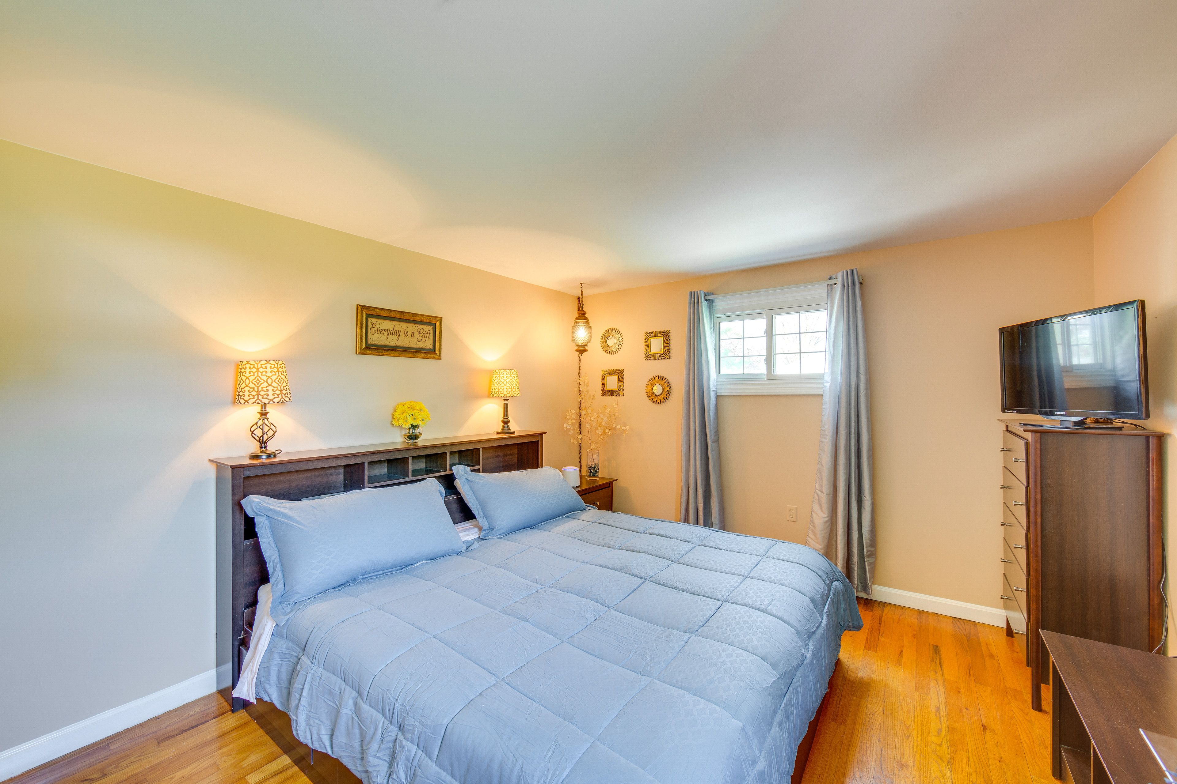 Bedroom 1 | King Bed | Smart TV