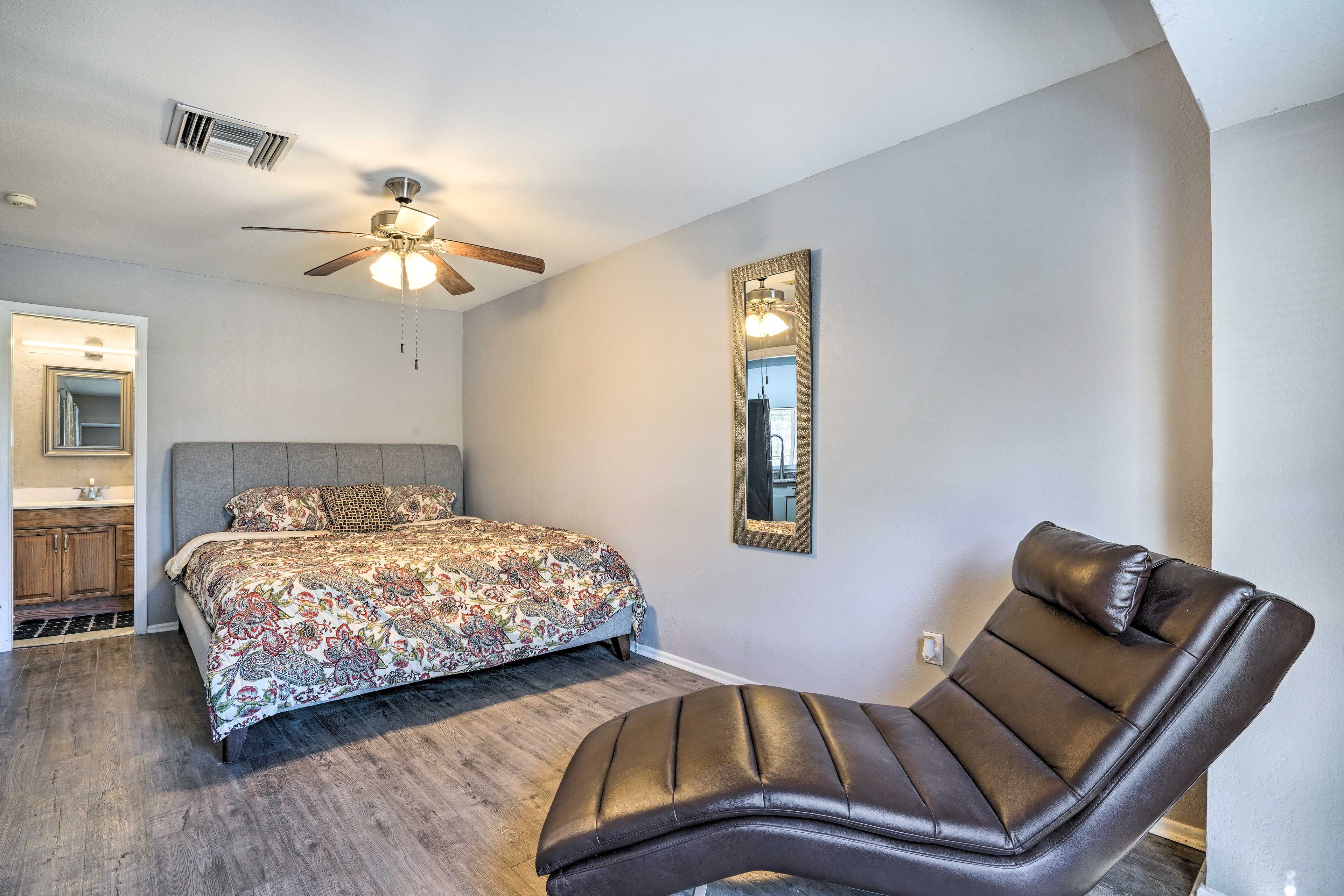 Bedroom 1 | King Bed