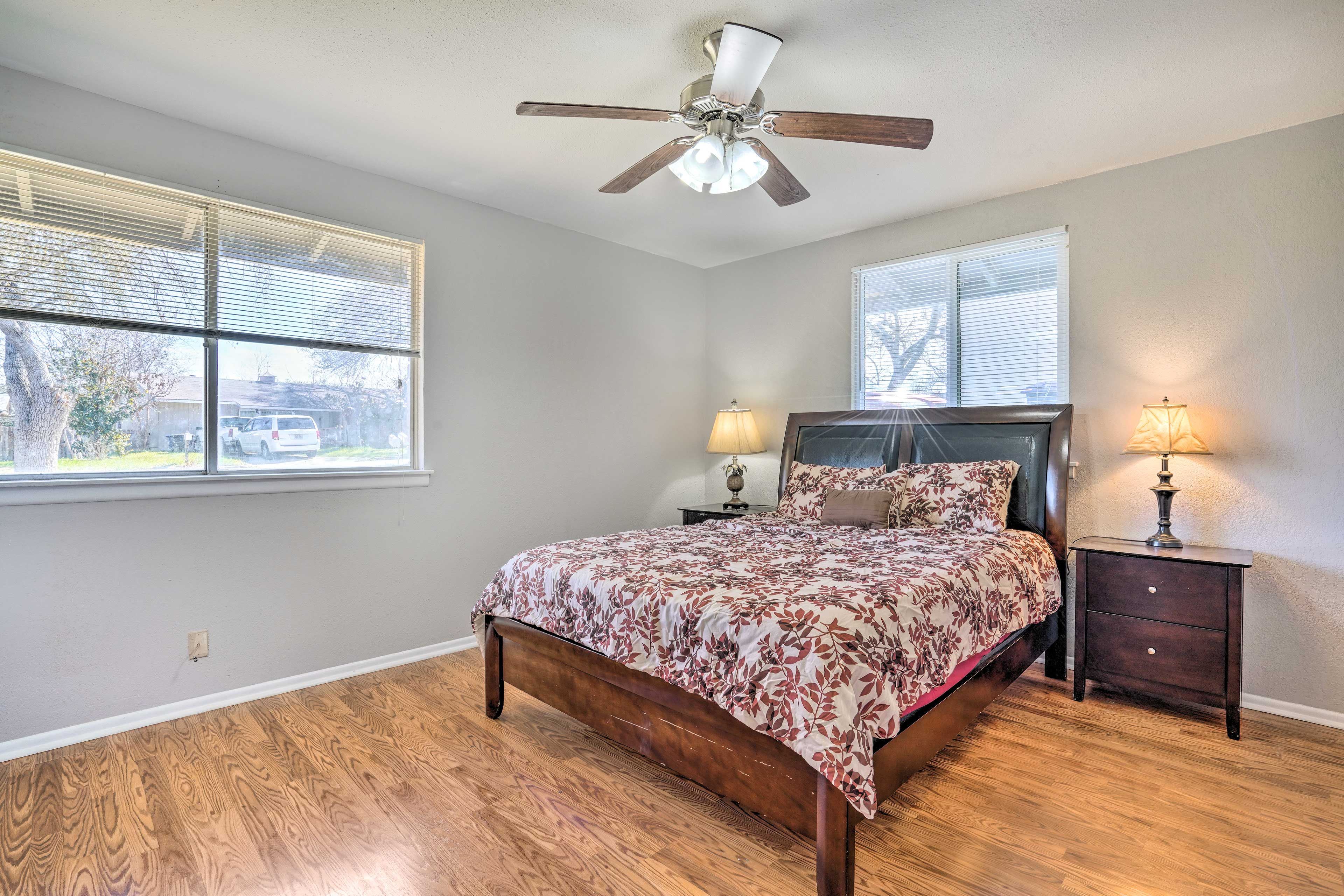 Bedroom 2 | Queen Bed