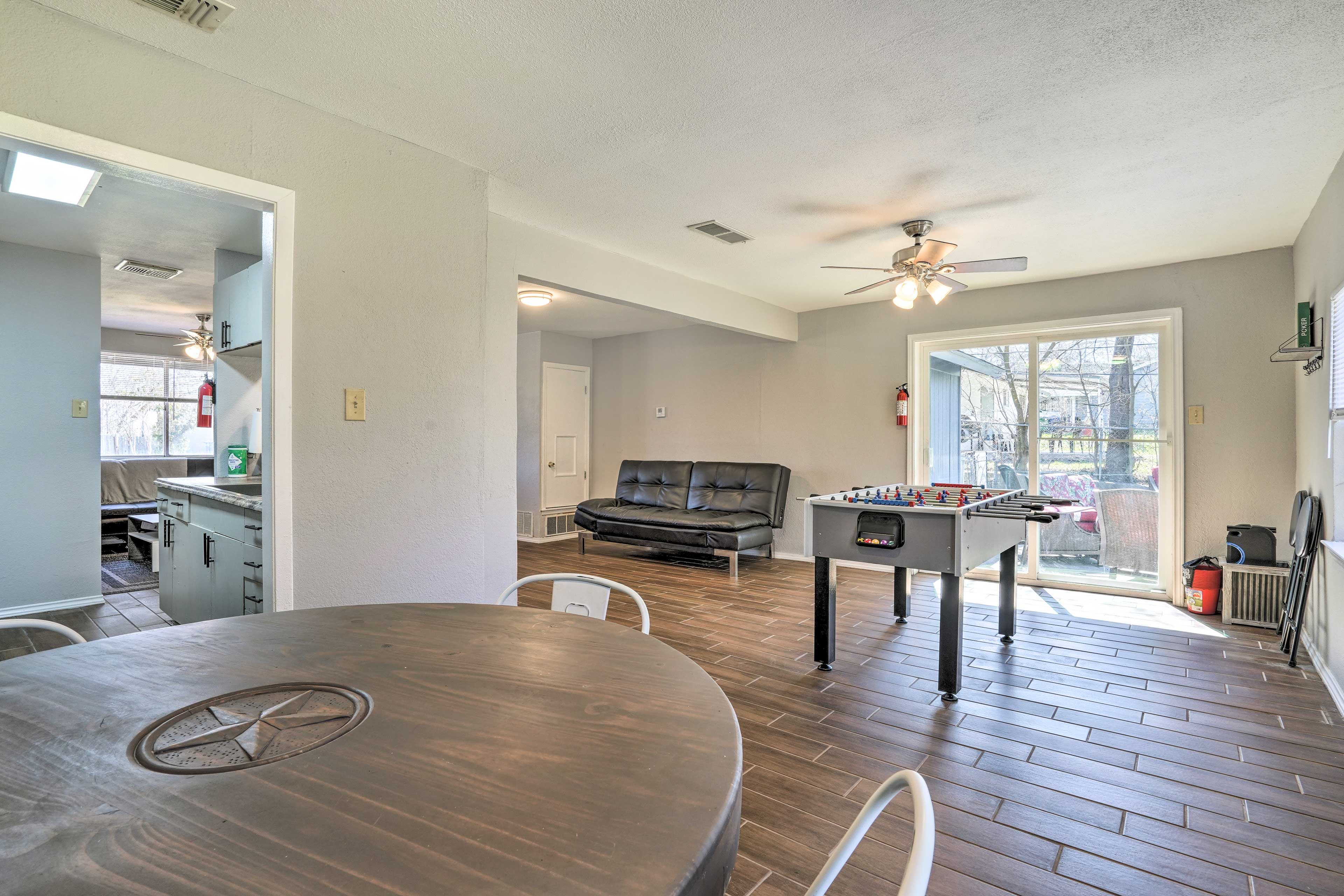 Dining Table | Dishware/Flatware Provided