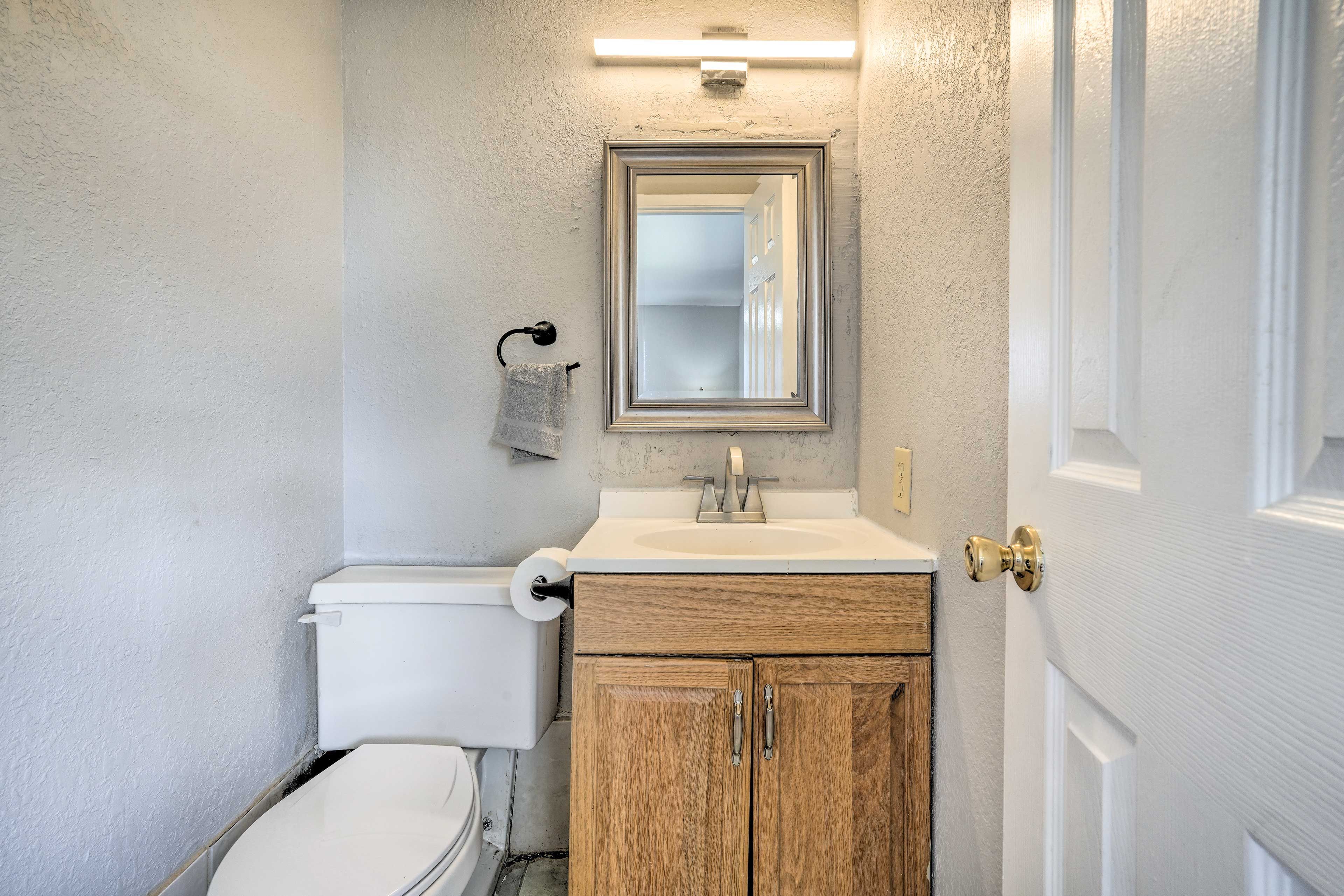 En-Suite Half Bath | Towels Provided | Complimentary Toiletries