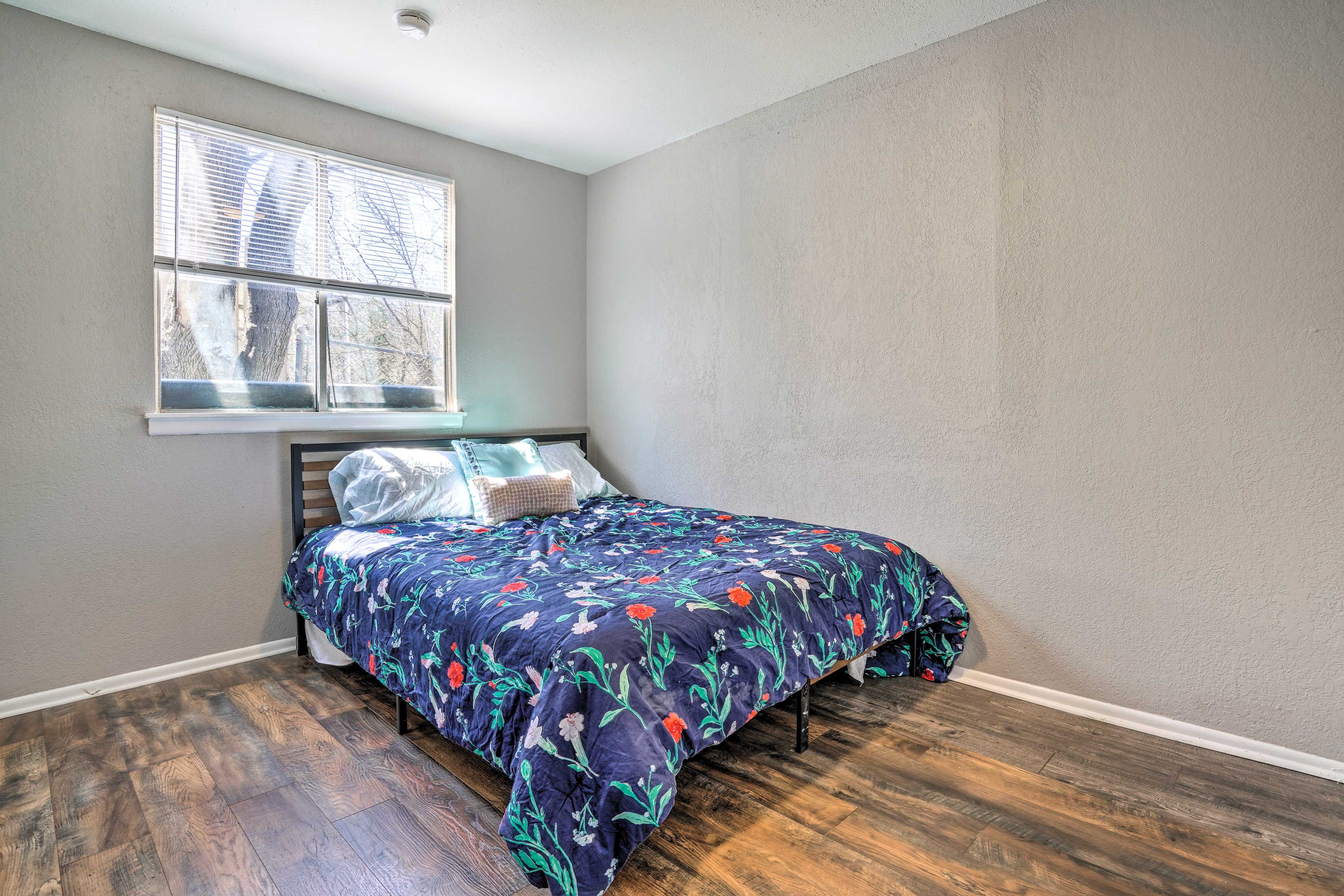 Bedroom 4 | Queen Bed