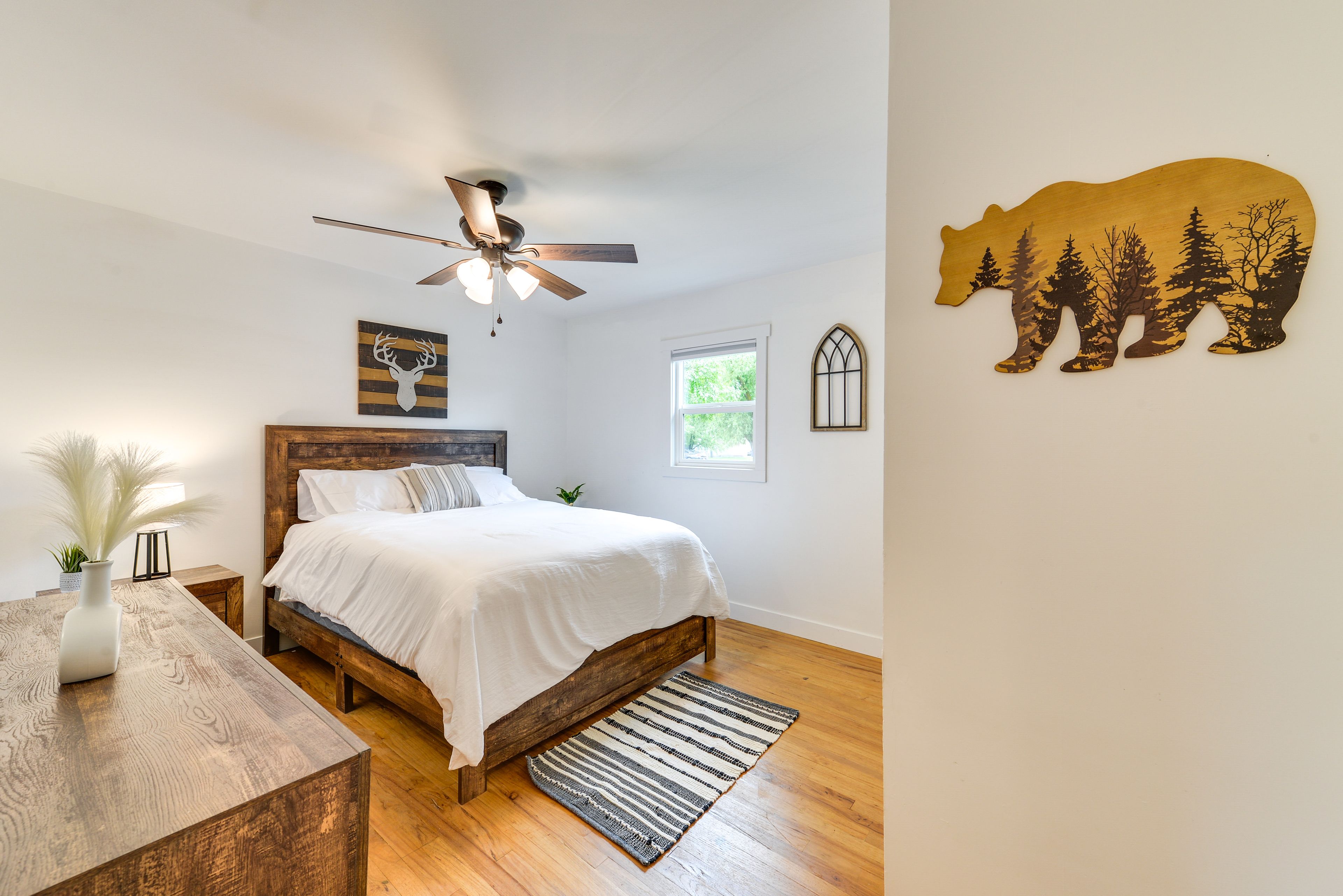 Bedroom 2 | Queen Bed