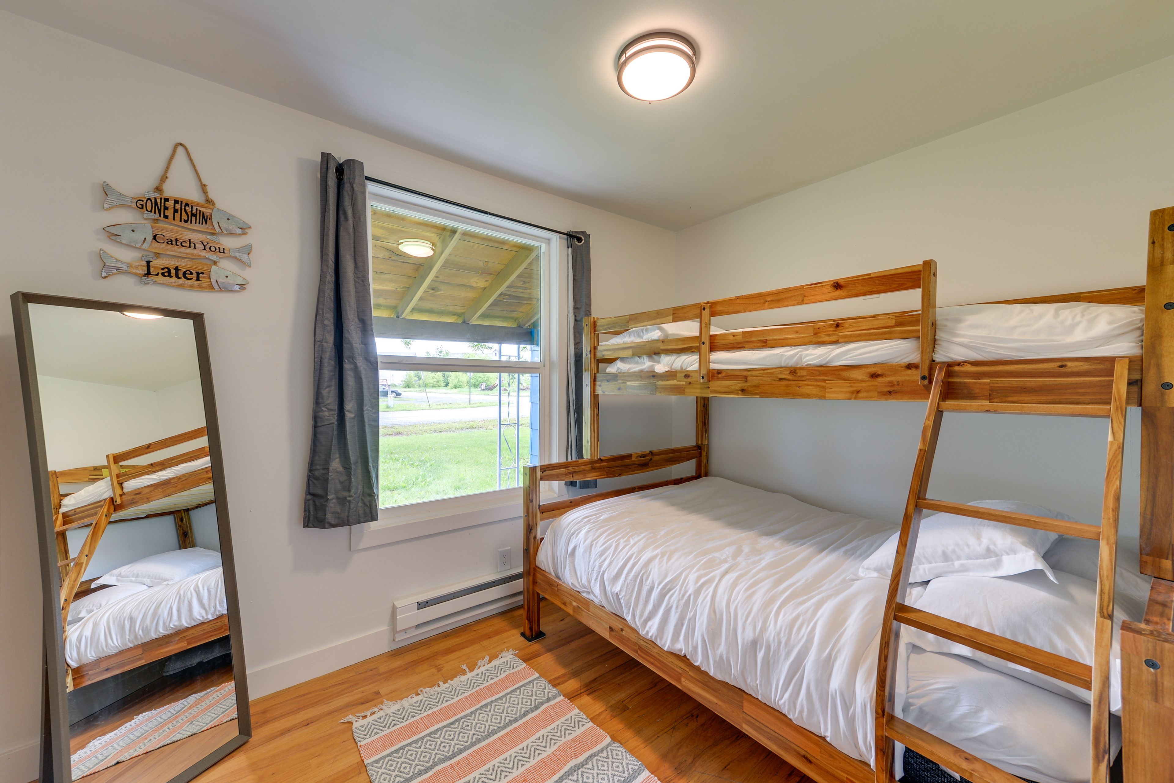 Bedroom 3 | Twin/Full Bunk Bed
