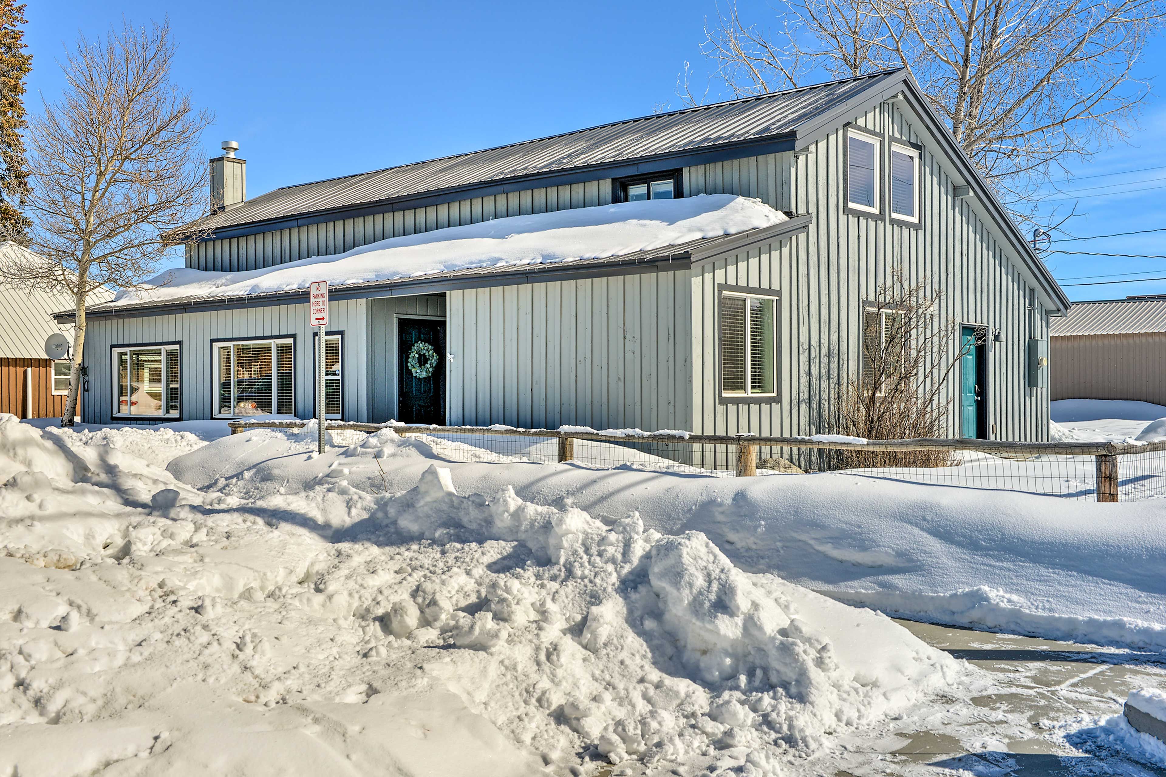Property Exterior | Driveway Parking (6 Vehicles) | RV/Trailer Parking
