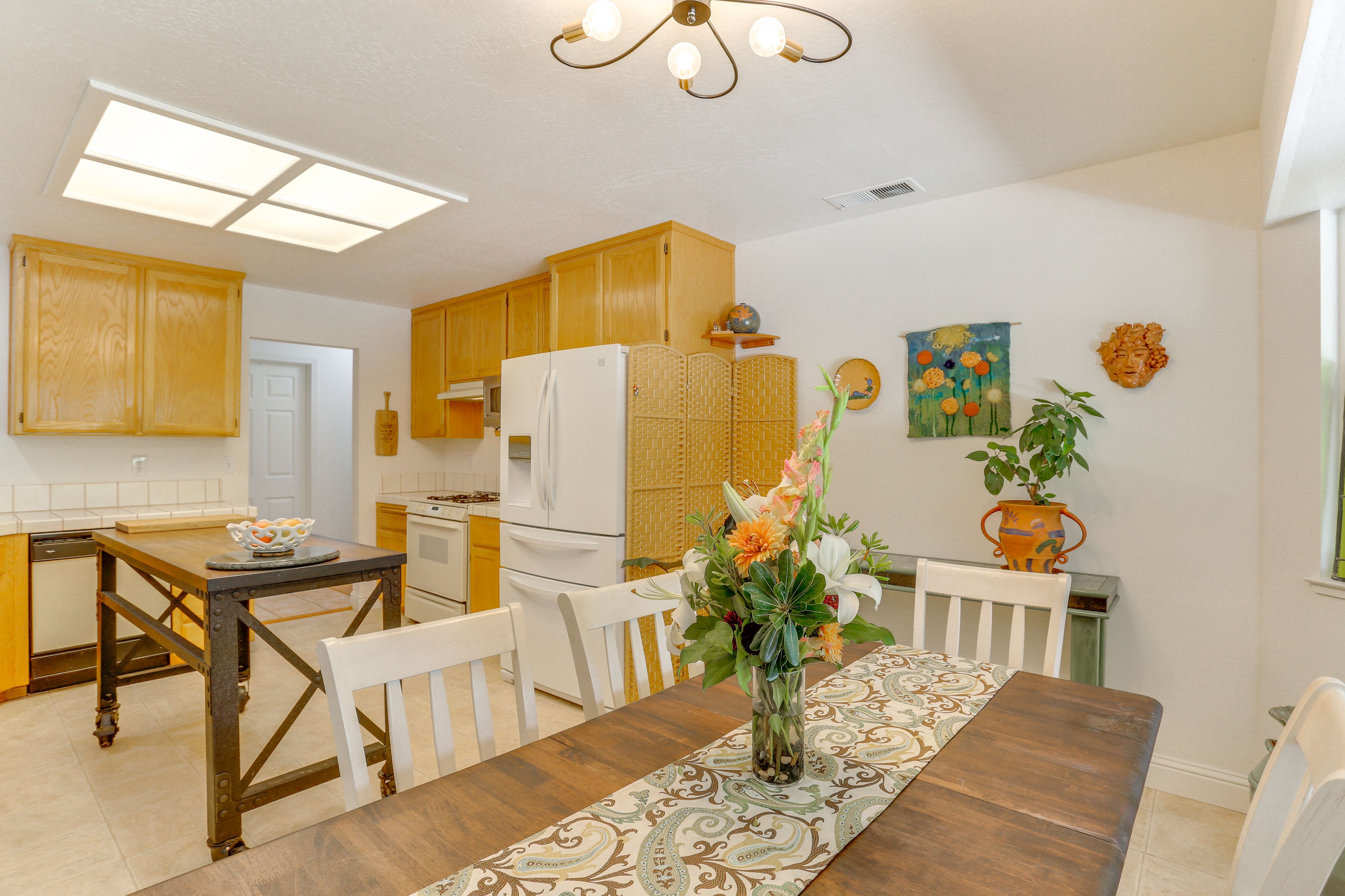 Kitchen | Dining Table