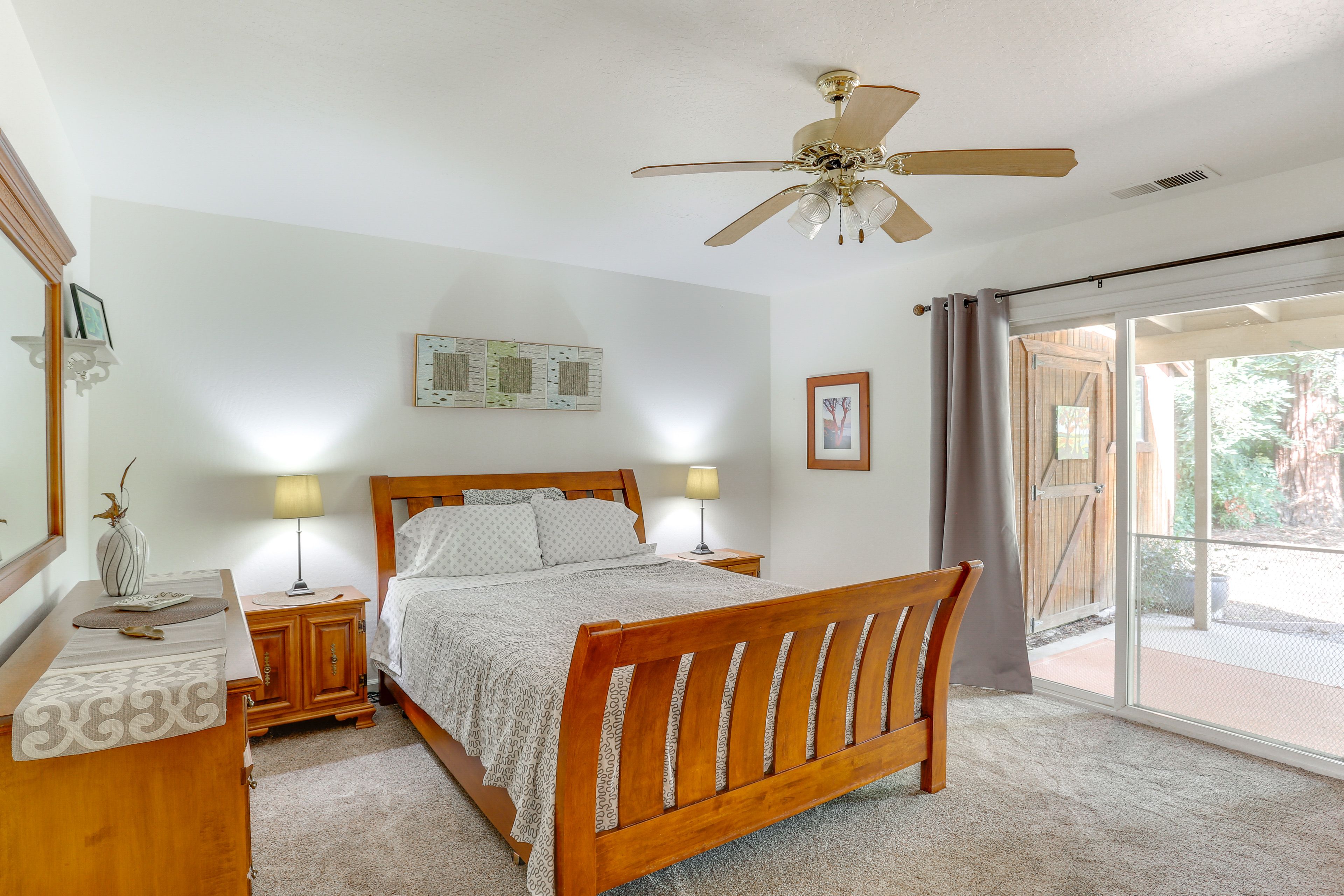 Bedroom 1 | Queen Bed