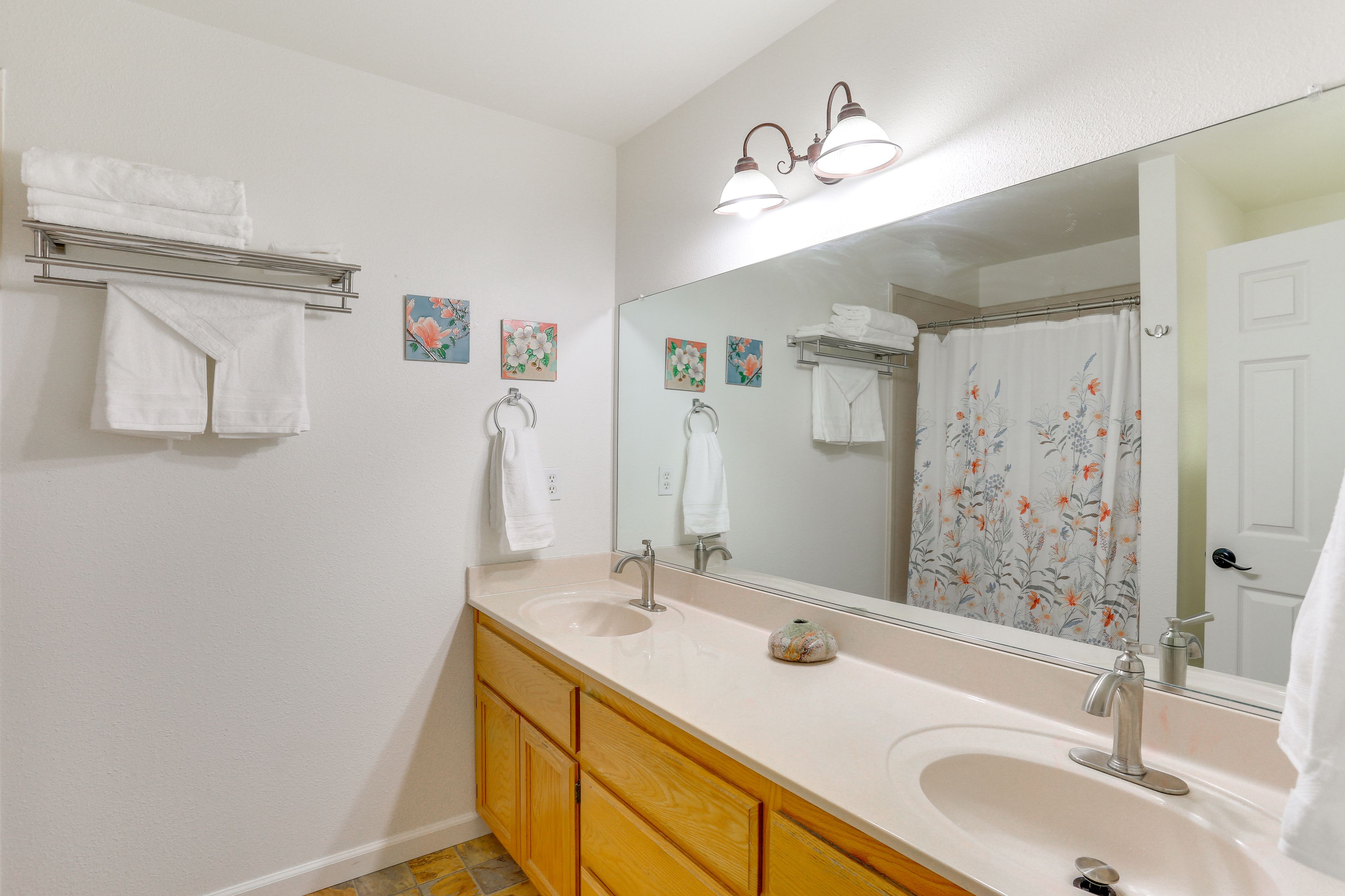 En-Suite Bathroom | Towels Provided