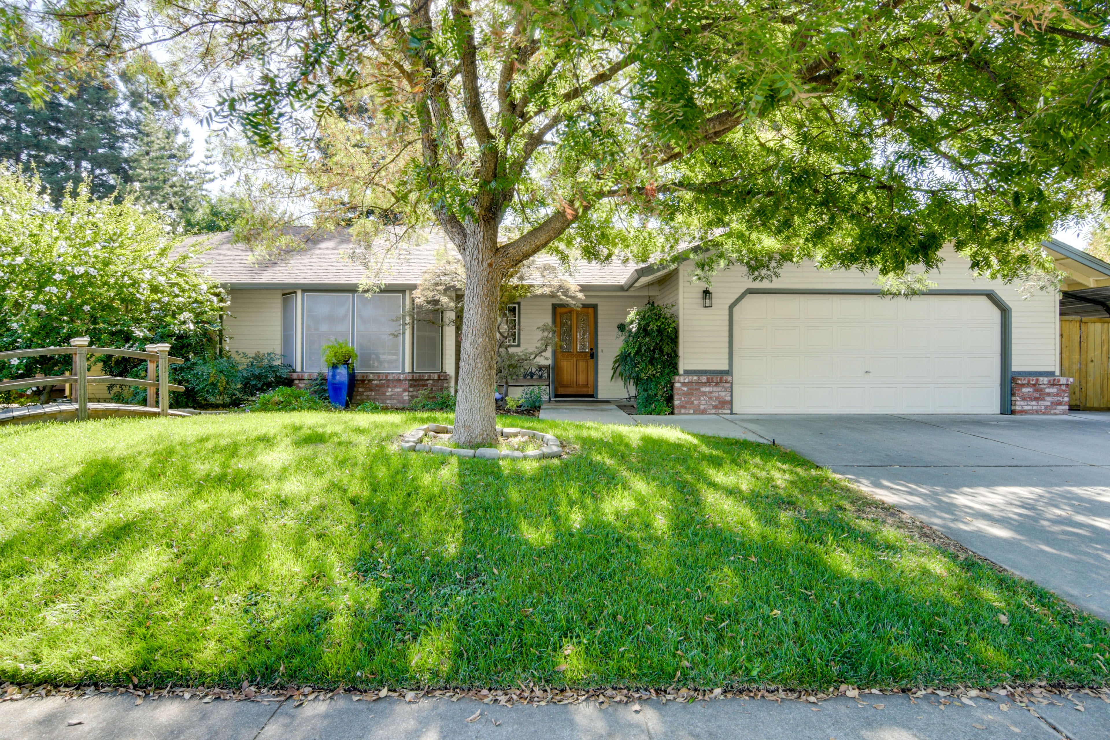 Parking | Driveway (3 Vehicles)