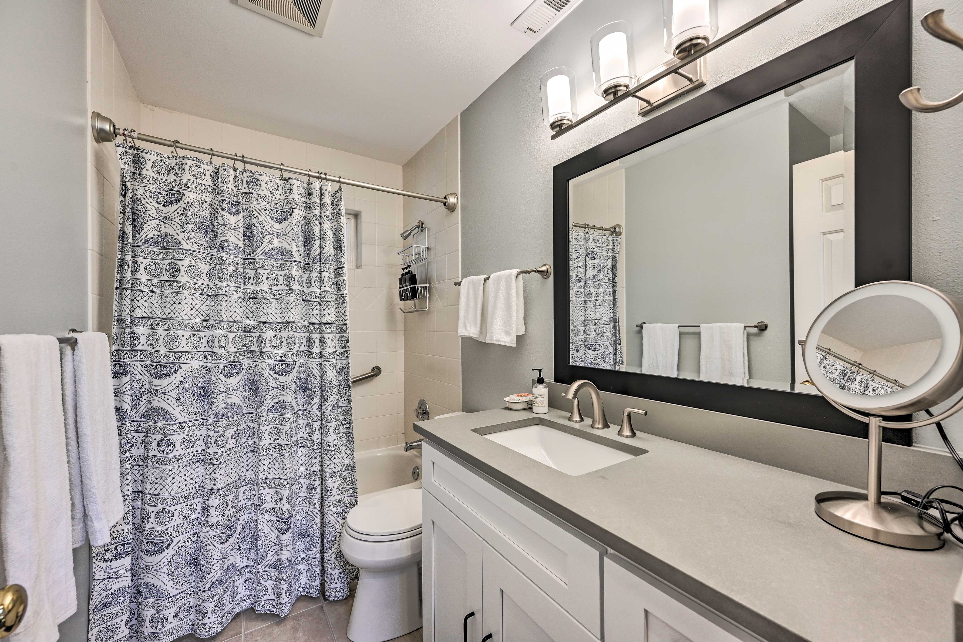 Full Bathroom | Linens & Towels Provided