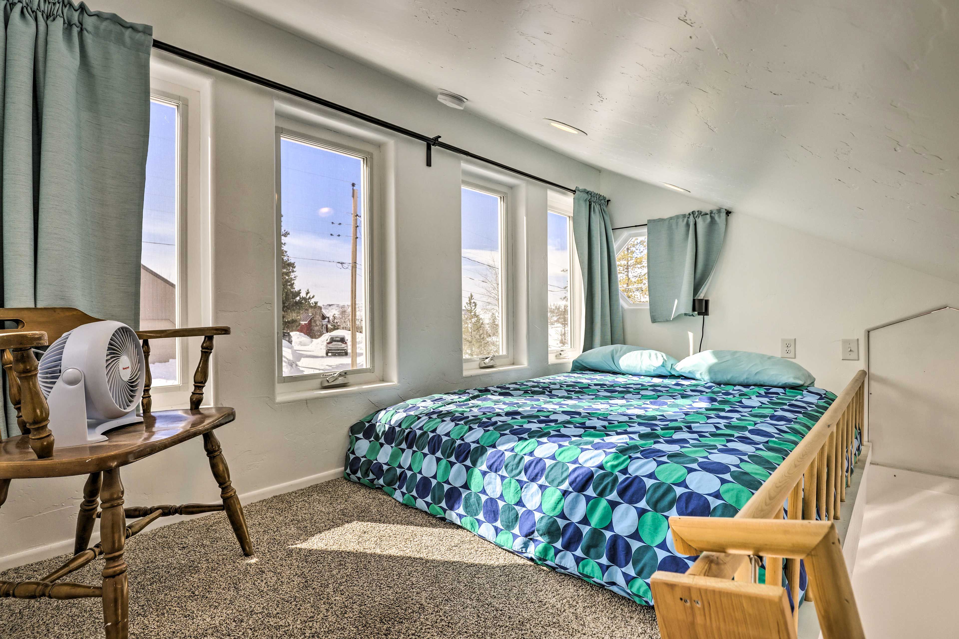 Loft | 2 Queen Mattresses | Pack 'n Play Provided | Ladder Access