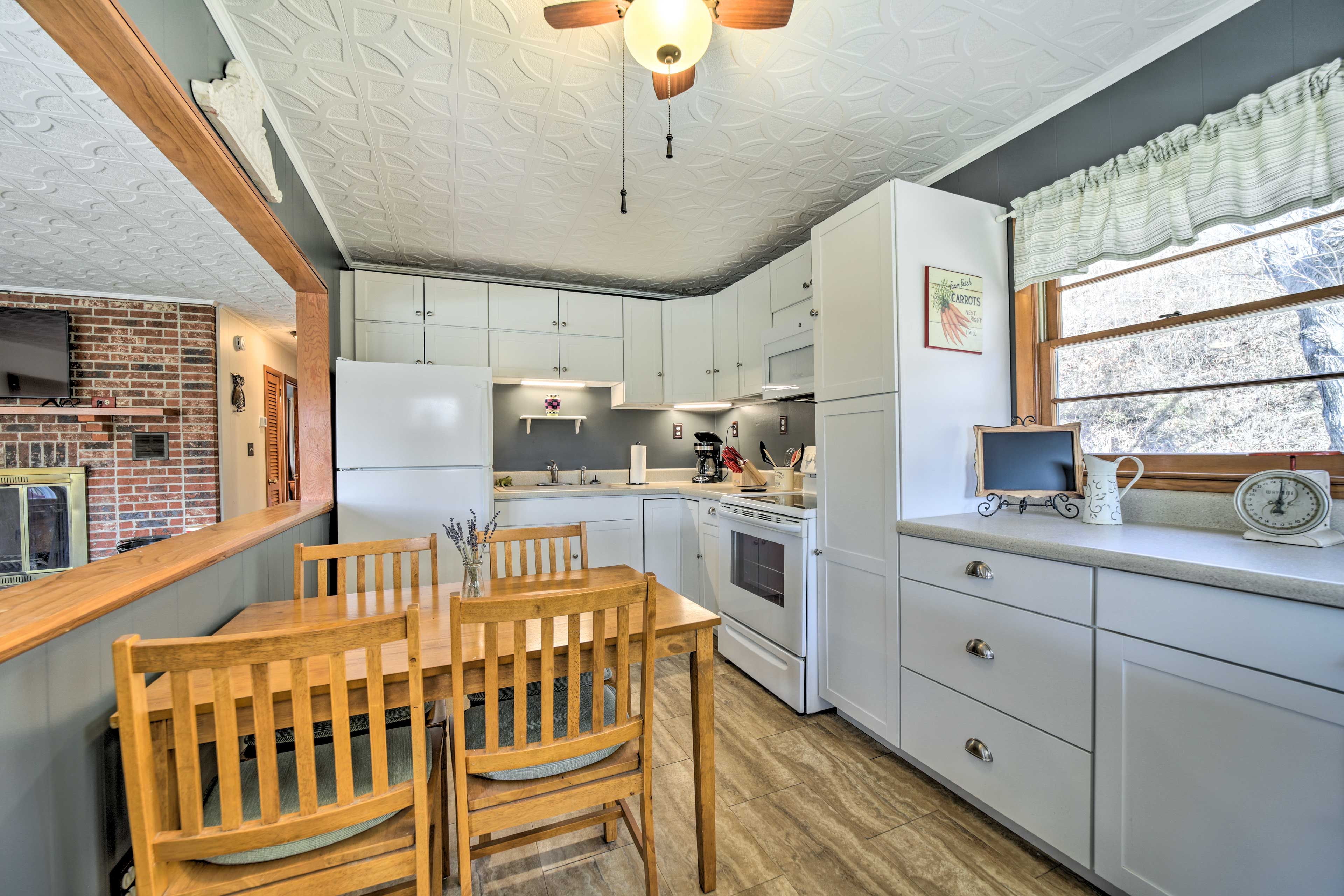 Dining Area | Dishware/Flatware | Trash Bags/Paper Towels