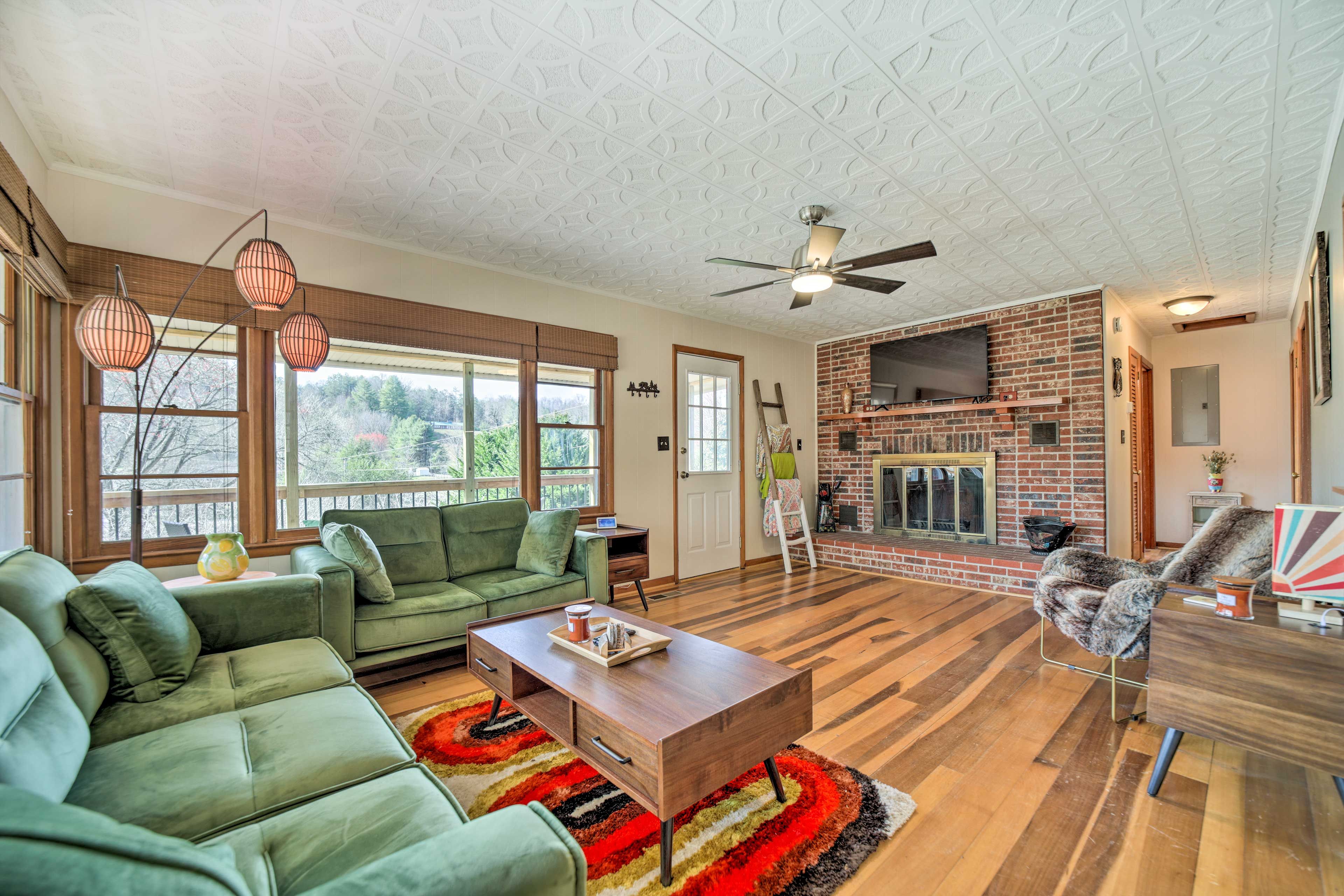 Interior | Central Heating & A/C | Free WiFi
