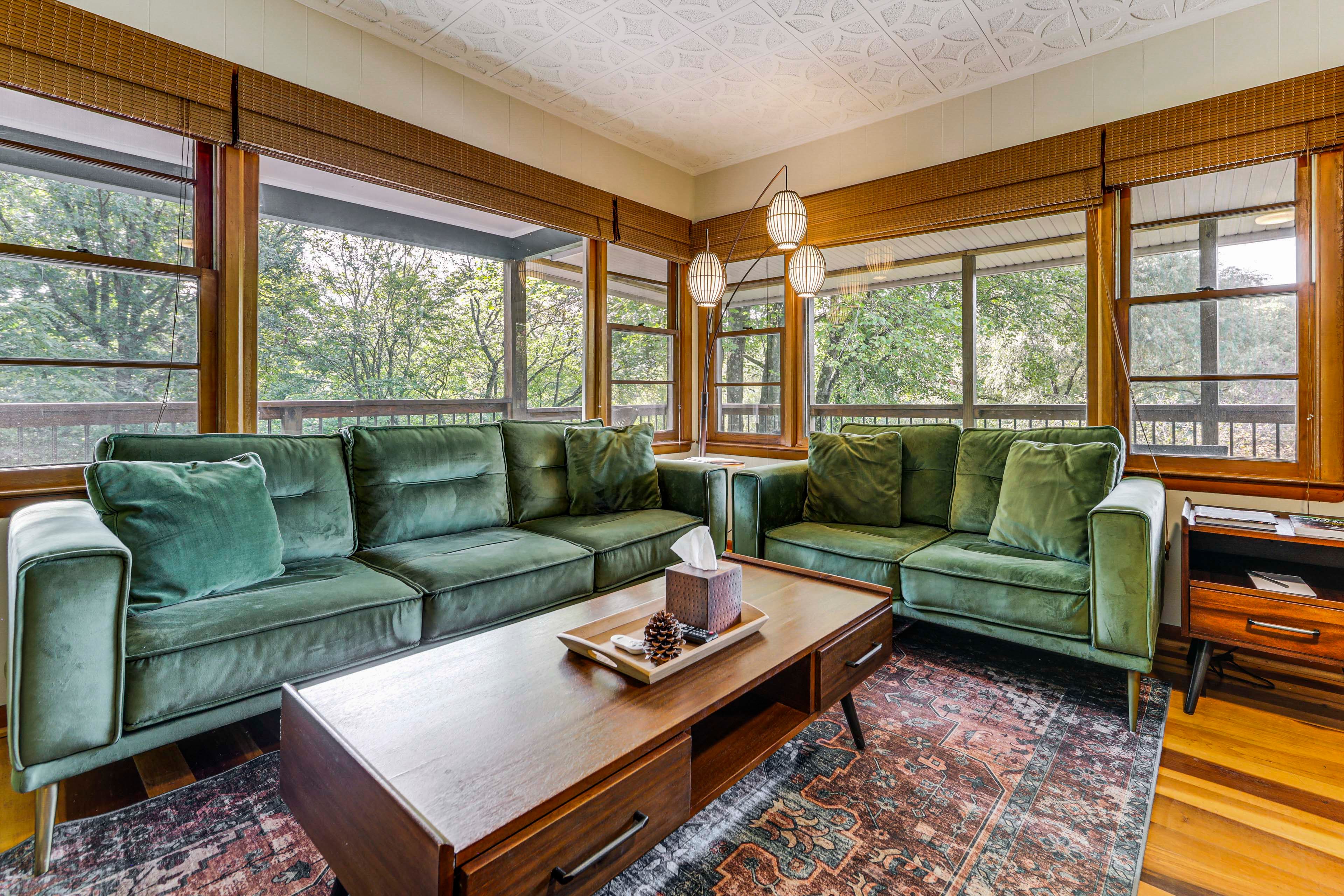 Living Room | Smart TV | Central Heating & A/C | Free WiFi