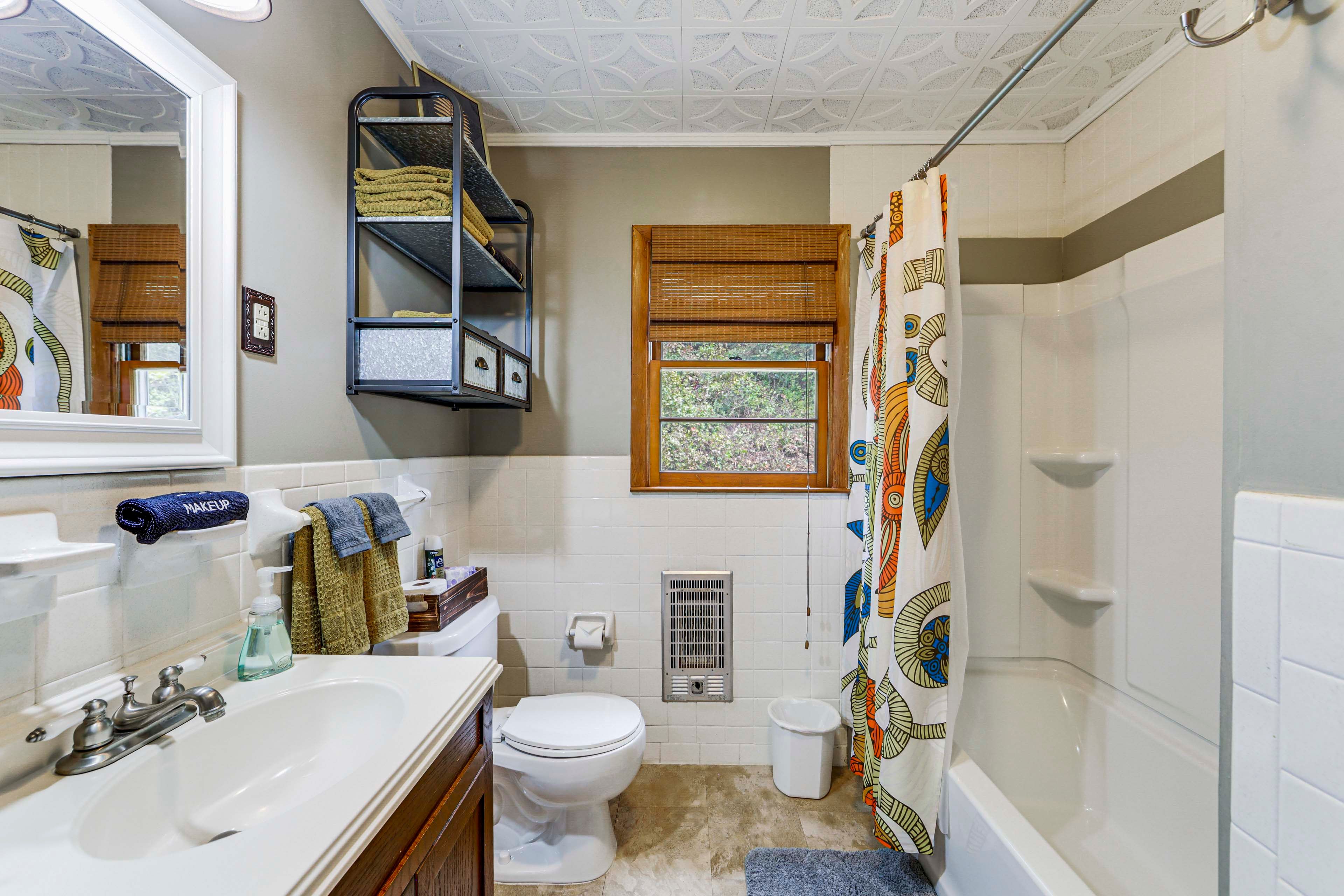 Full Bathroom | Towels Provided | Complimentary Toiletries | Hair Dryer