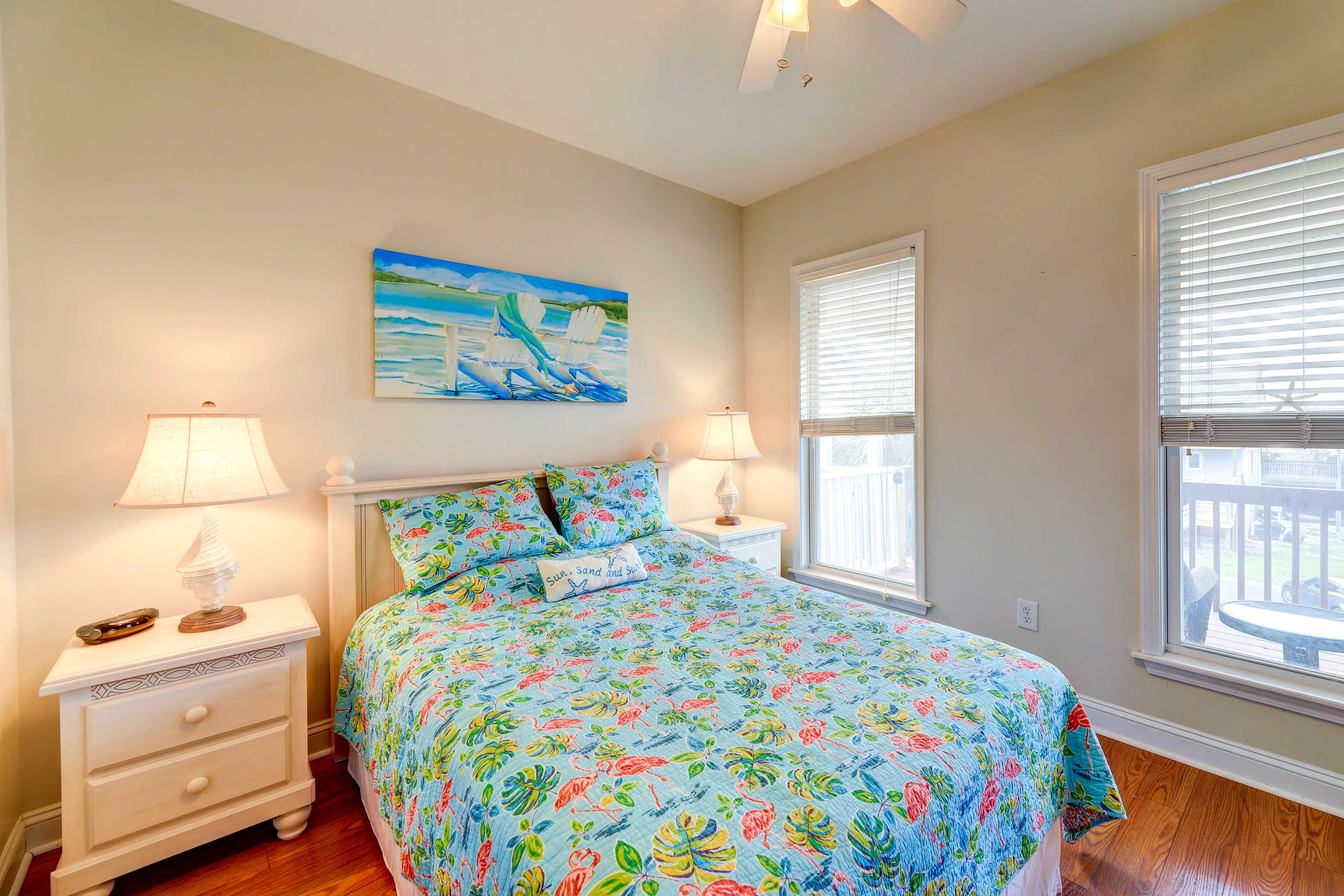 Bedroom 2 | 1st Floor | Queen Bed | Linens Provided