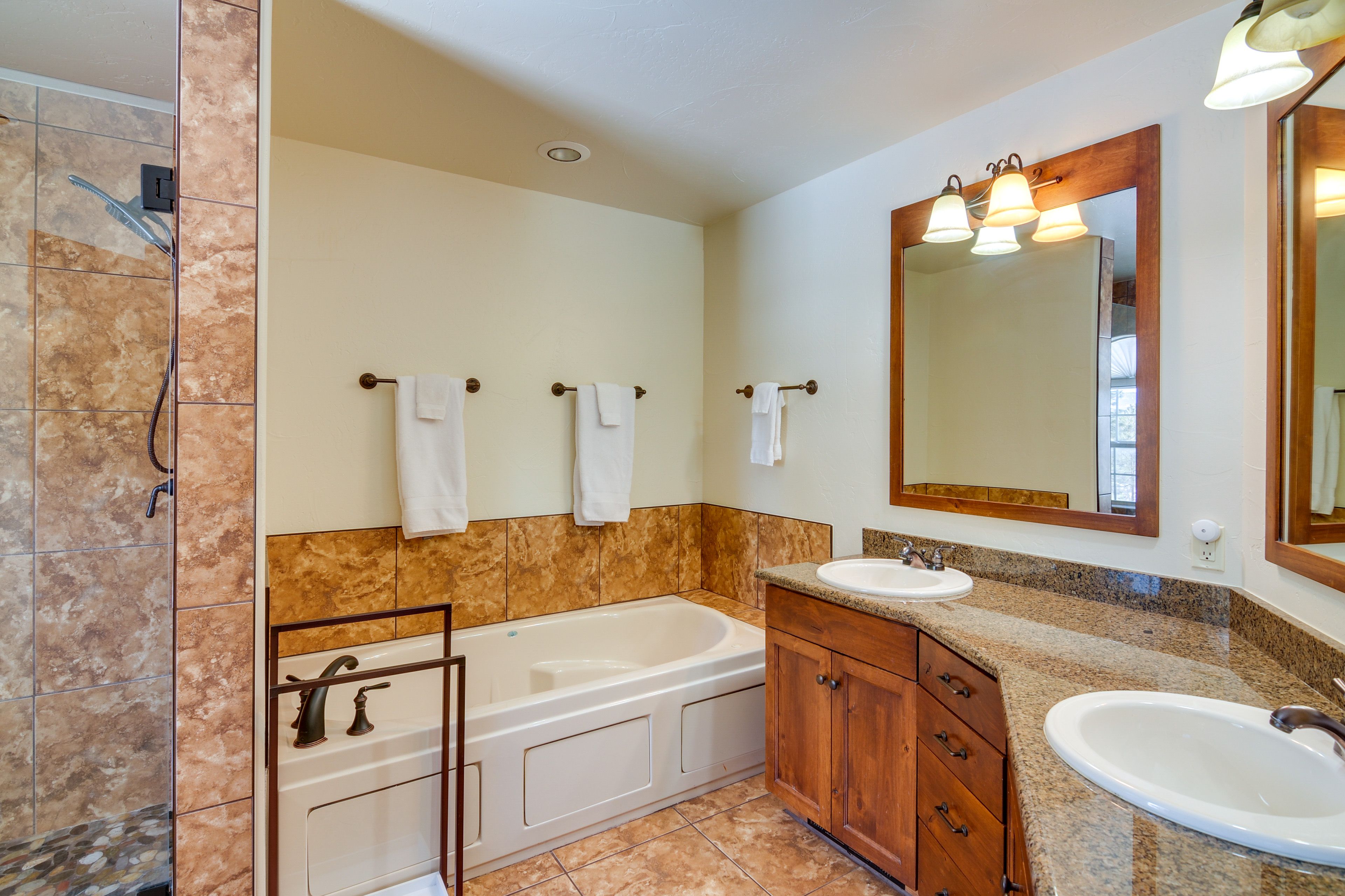 Full Bathroom | Shower | Soaking Tub