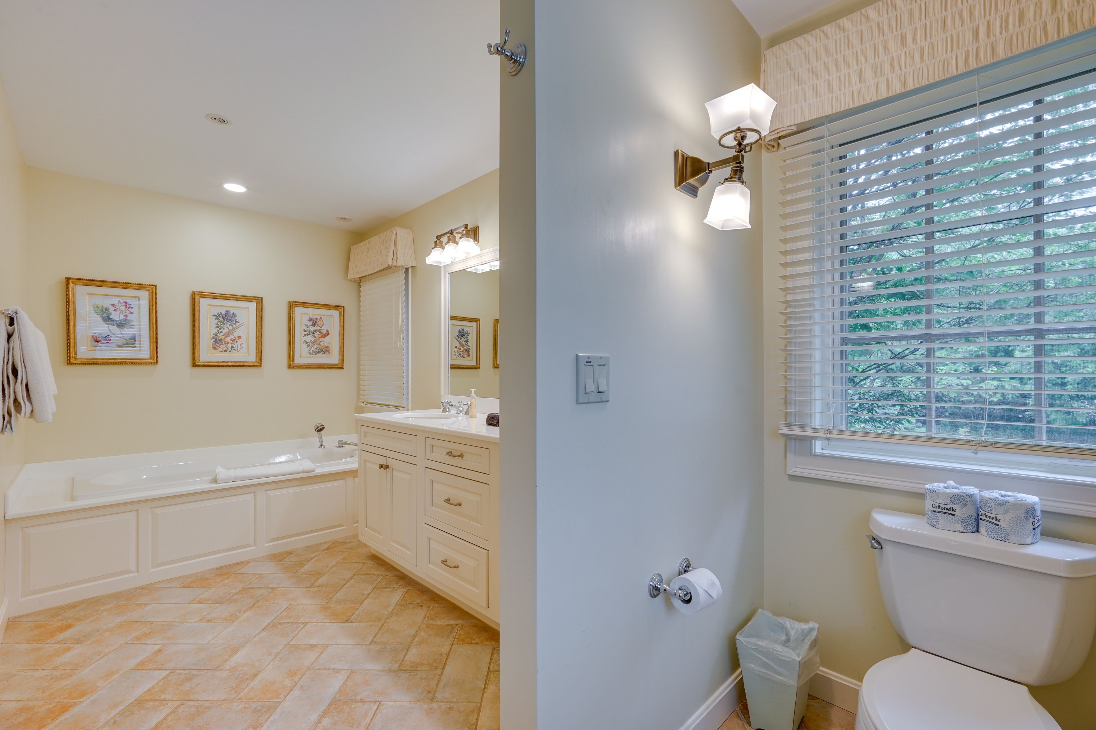 Full En-Suite Bathroom
