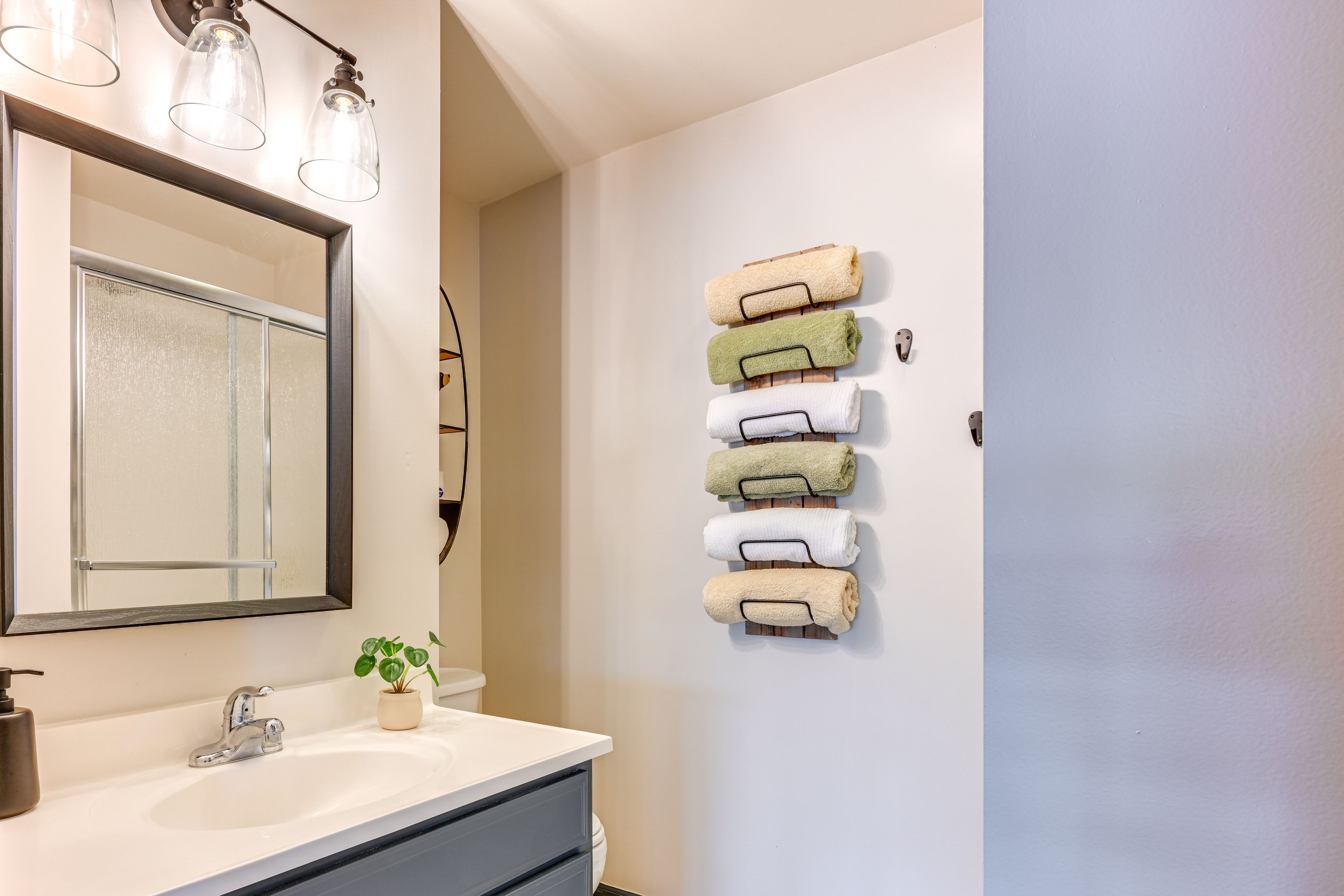 Full Bathroom | Complimentary Toiletries