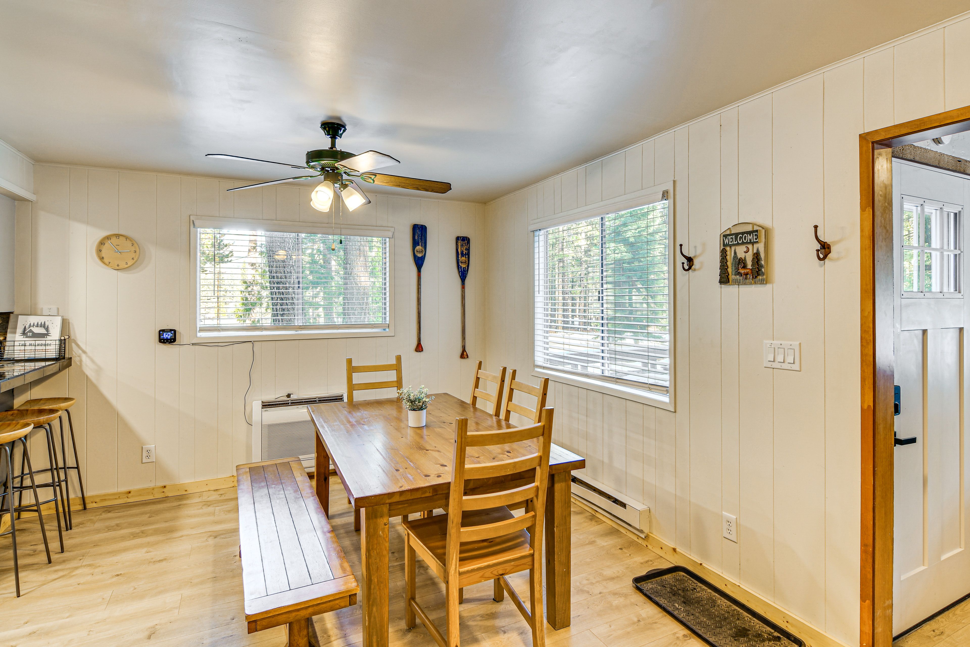Dining Area | Dishes & Flatware Provided