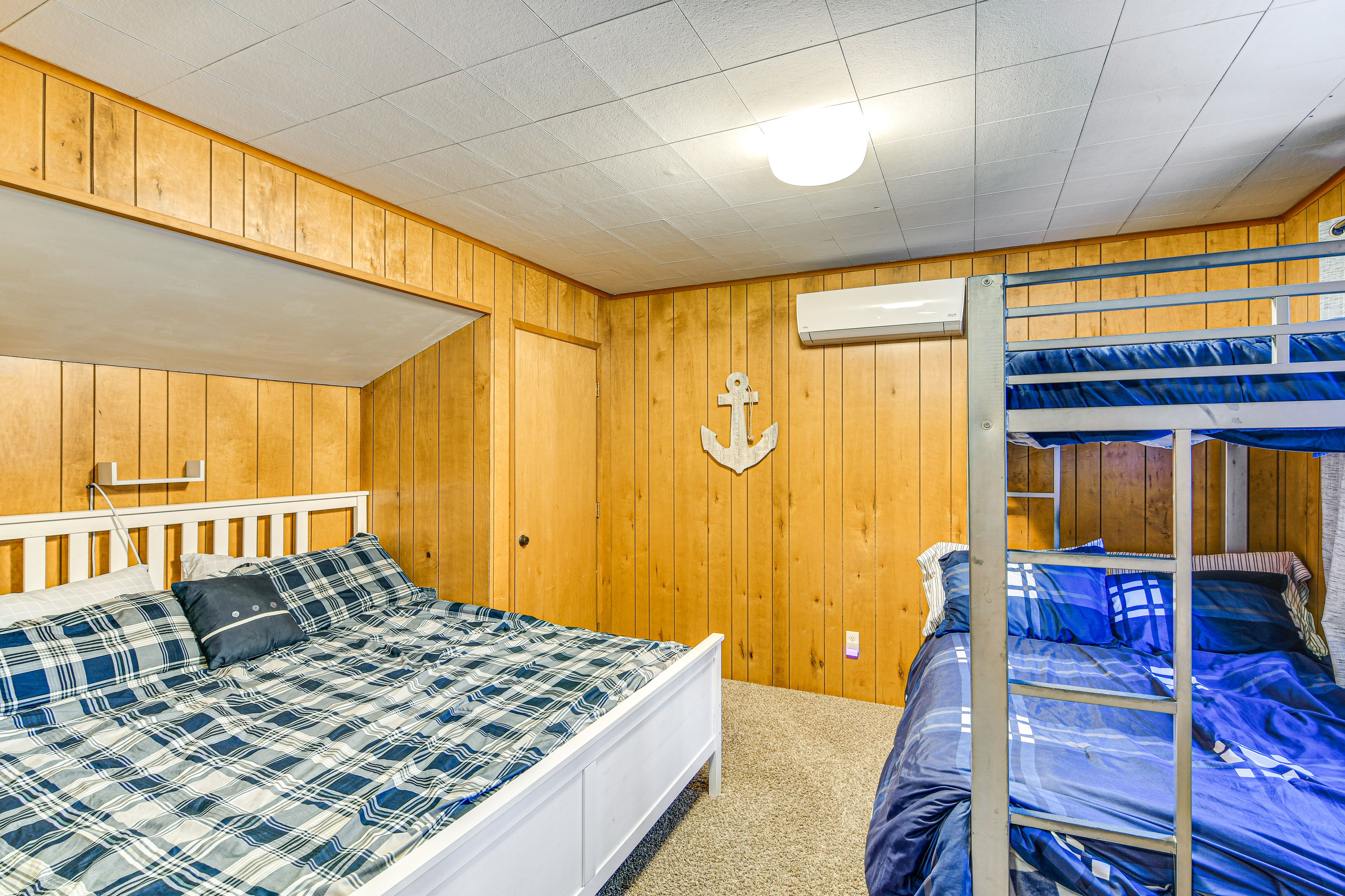 Bedroom 3 | King Bed | Twin/Full Bunk Bed | Kids Books