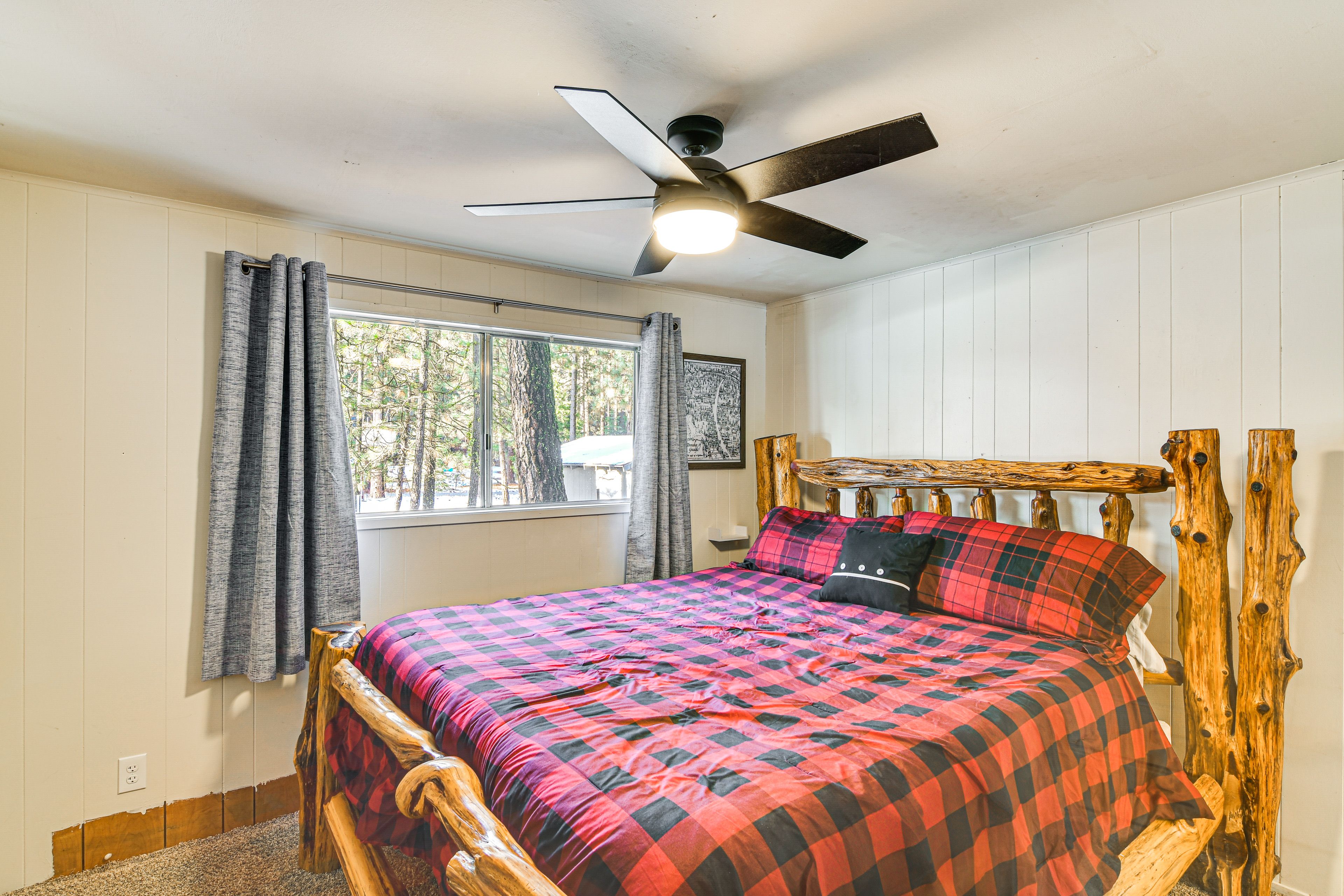 Bedroom 1 | King Bed | Linens & Towels | En-Suite Bathroom