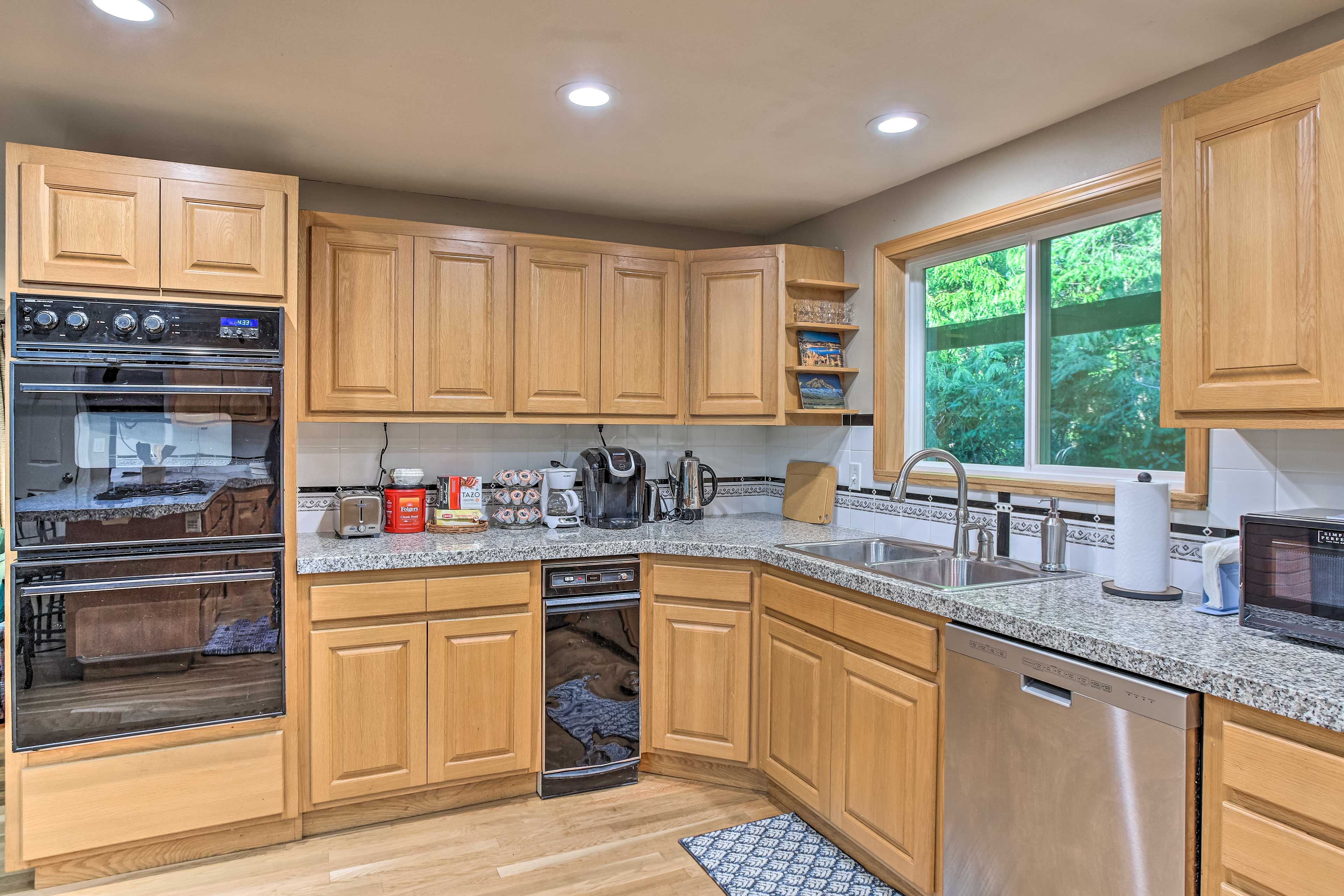 Kitchen | Coffee Maker | Blender | Crockpot | Microwave | Toaster | Toaster Oven