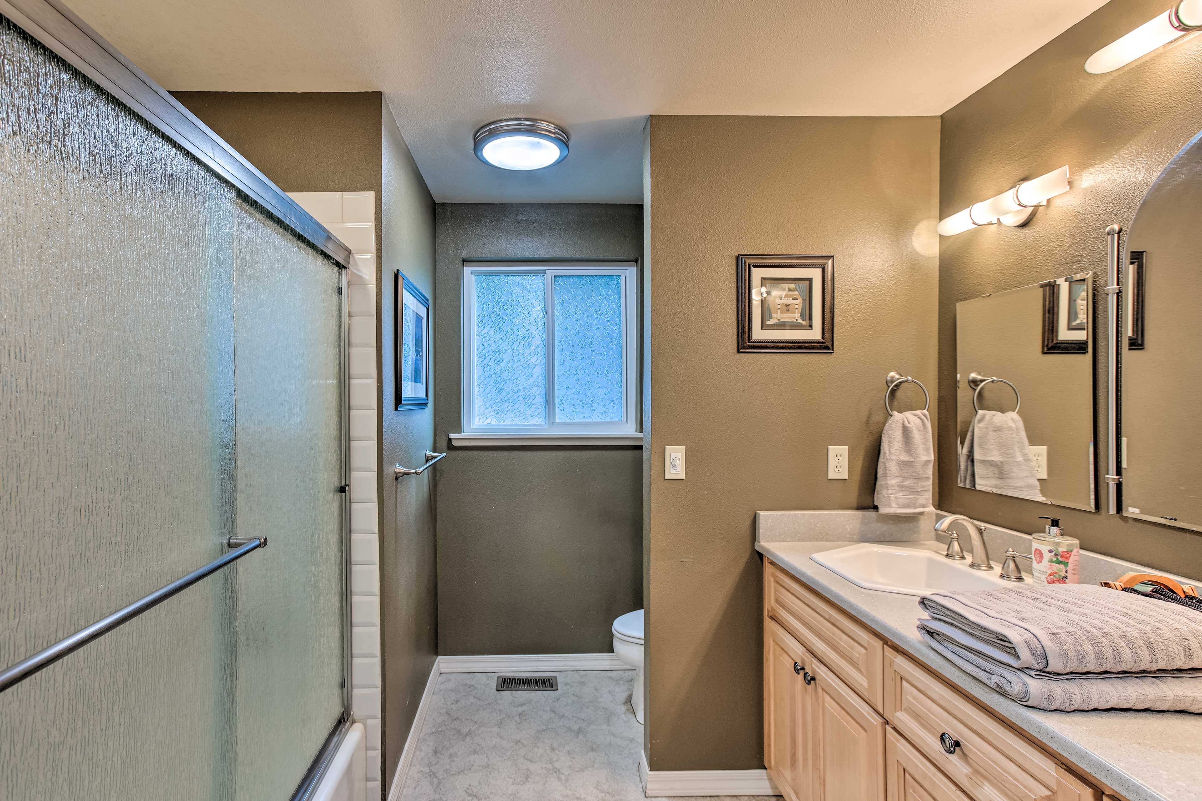 Full Bathroom | Shower/Tub Combo | Towels Provided | Hair Dryer