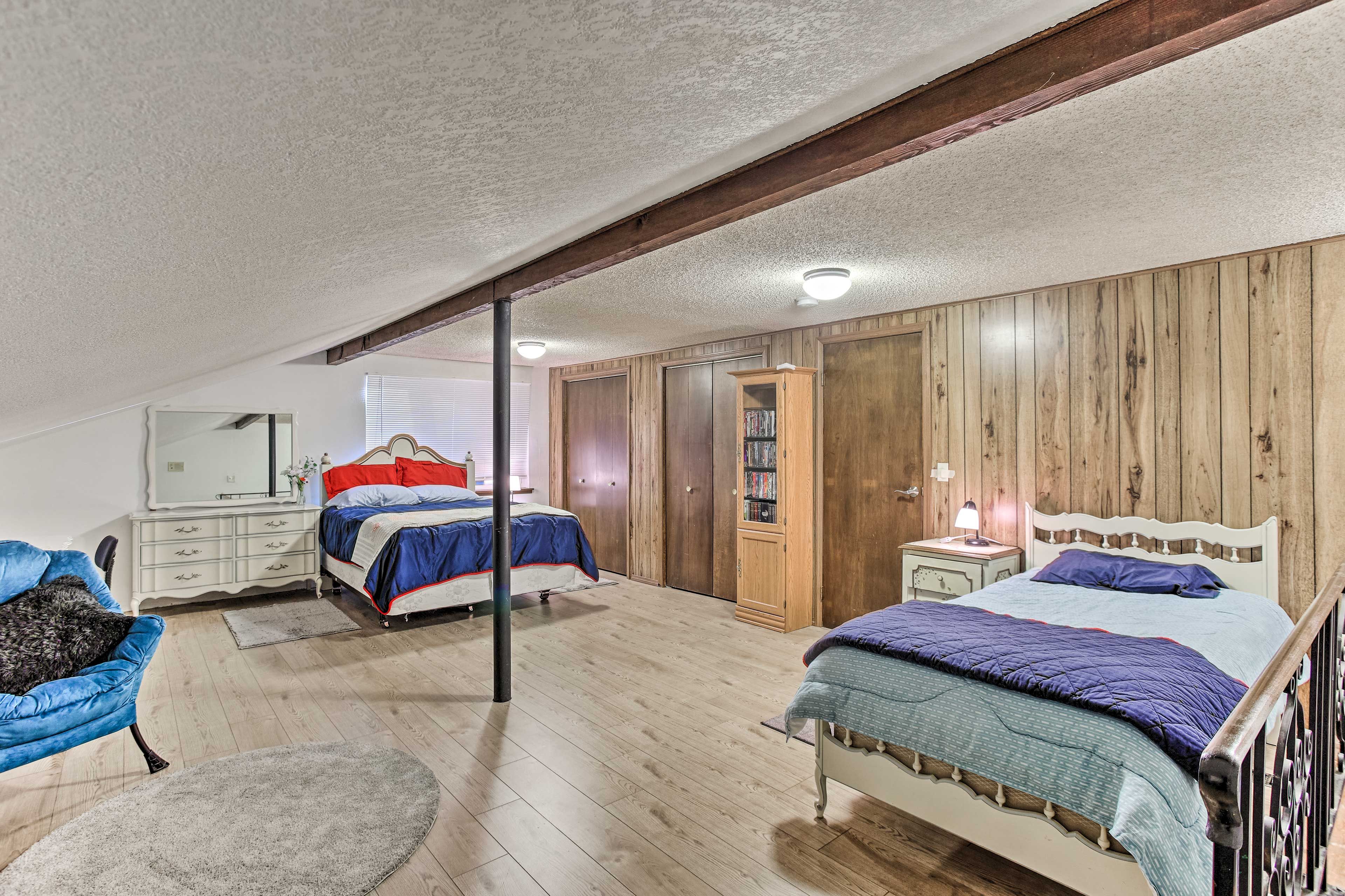 Bedroom 4 | Queen Bed | Twin Bed | Smart TV | Laptop-Friendly Workspace