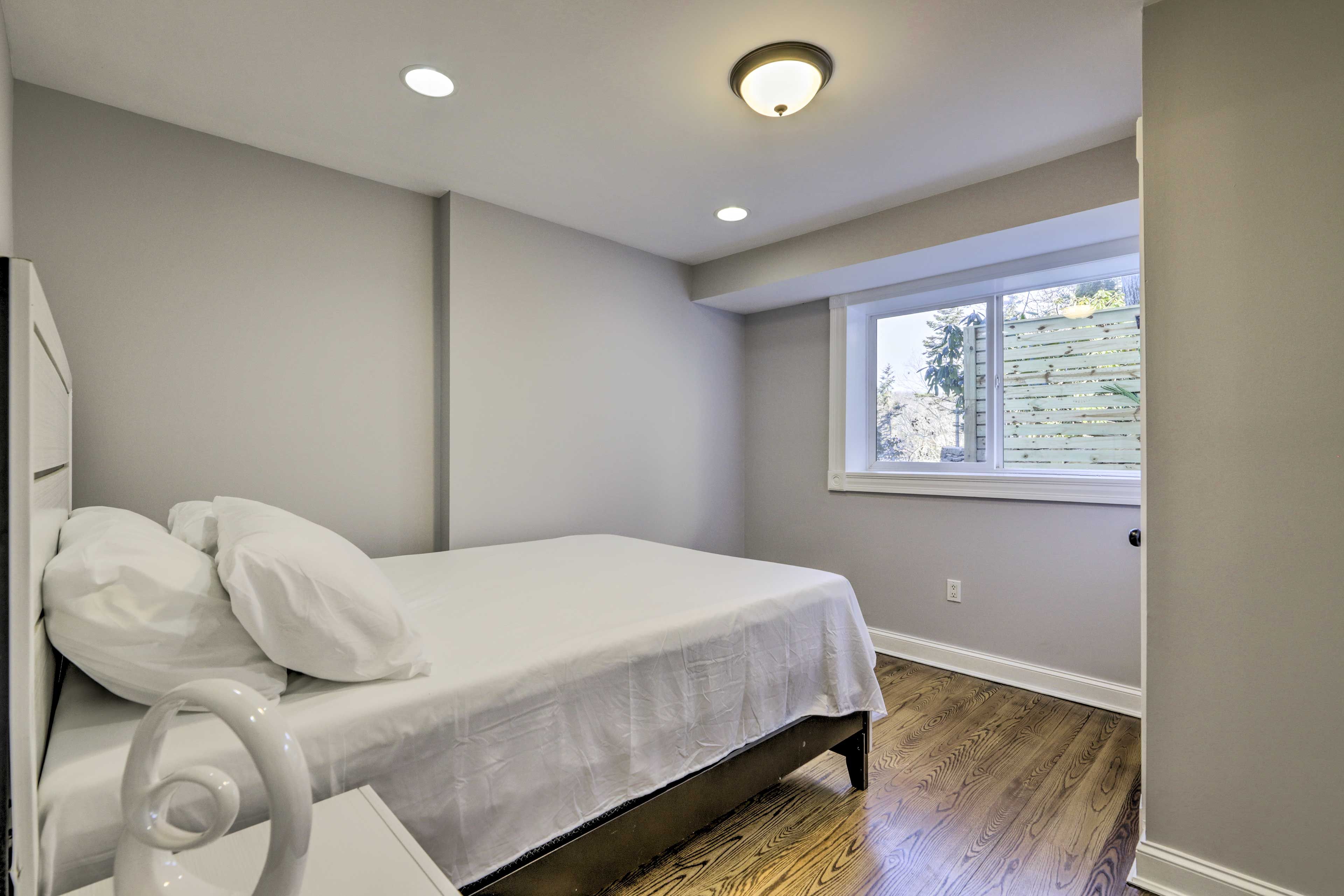 Bedroom 2 | Queen Bed