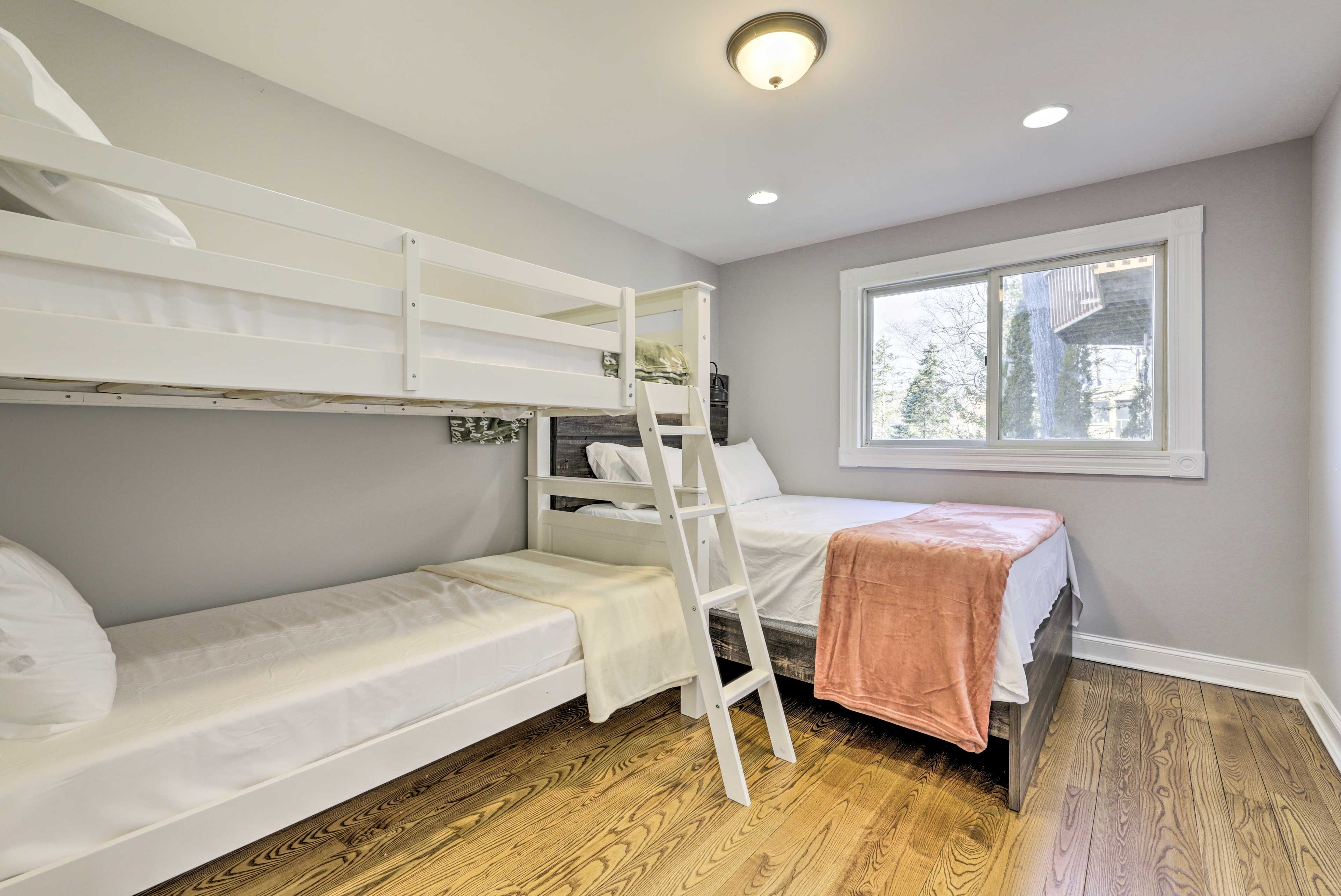 Bedroom 4 | Queen Bed | Twin Bunk Bed