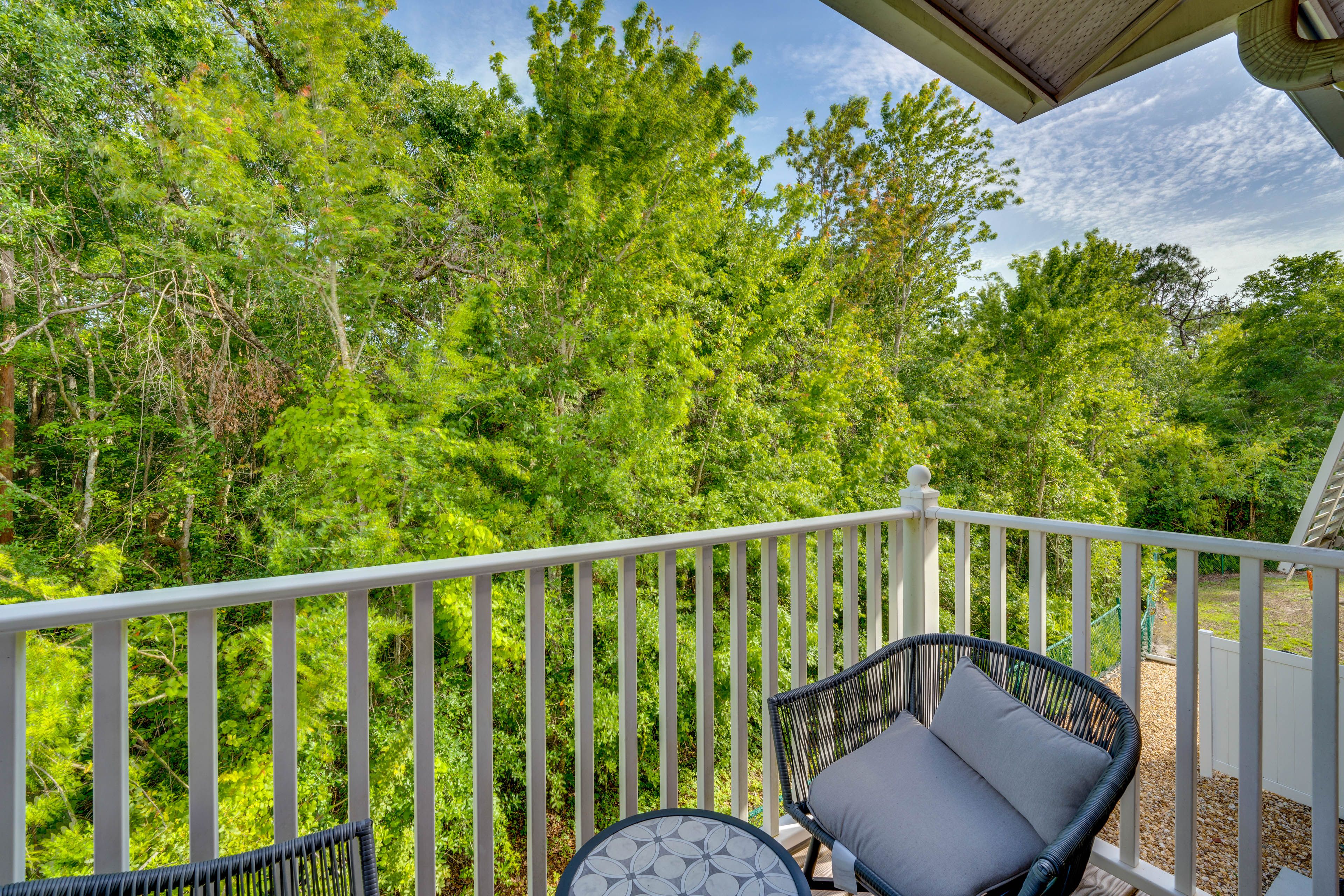 Balcony | Outdoor Seating & Dining
