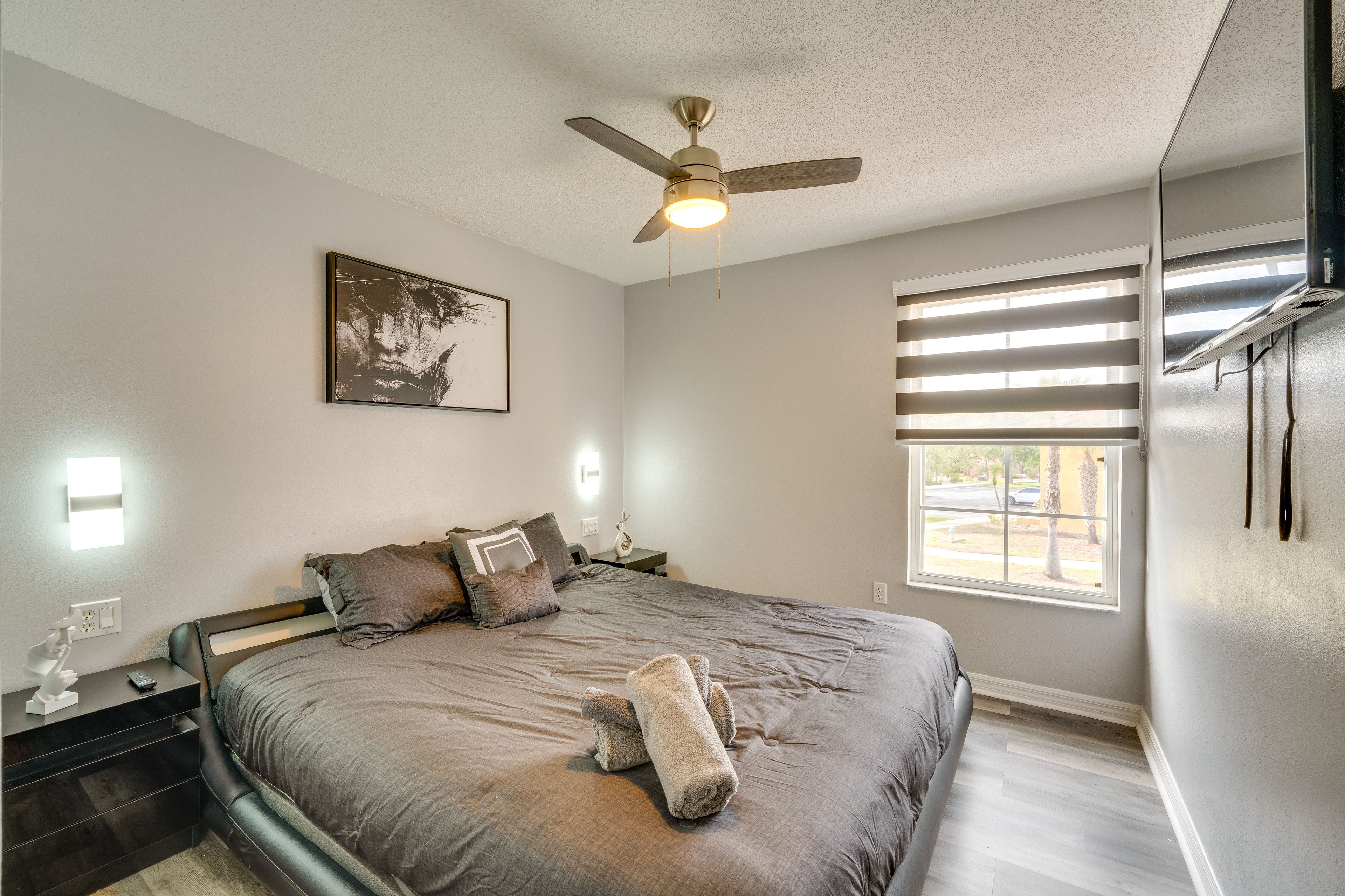 Bedroom 2 | 2nd Floor | King Bed | Smart TV | Linens Provided