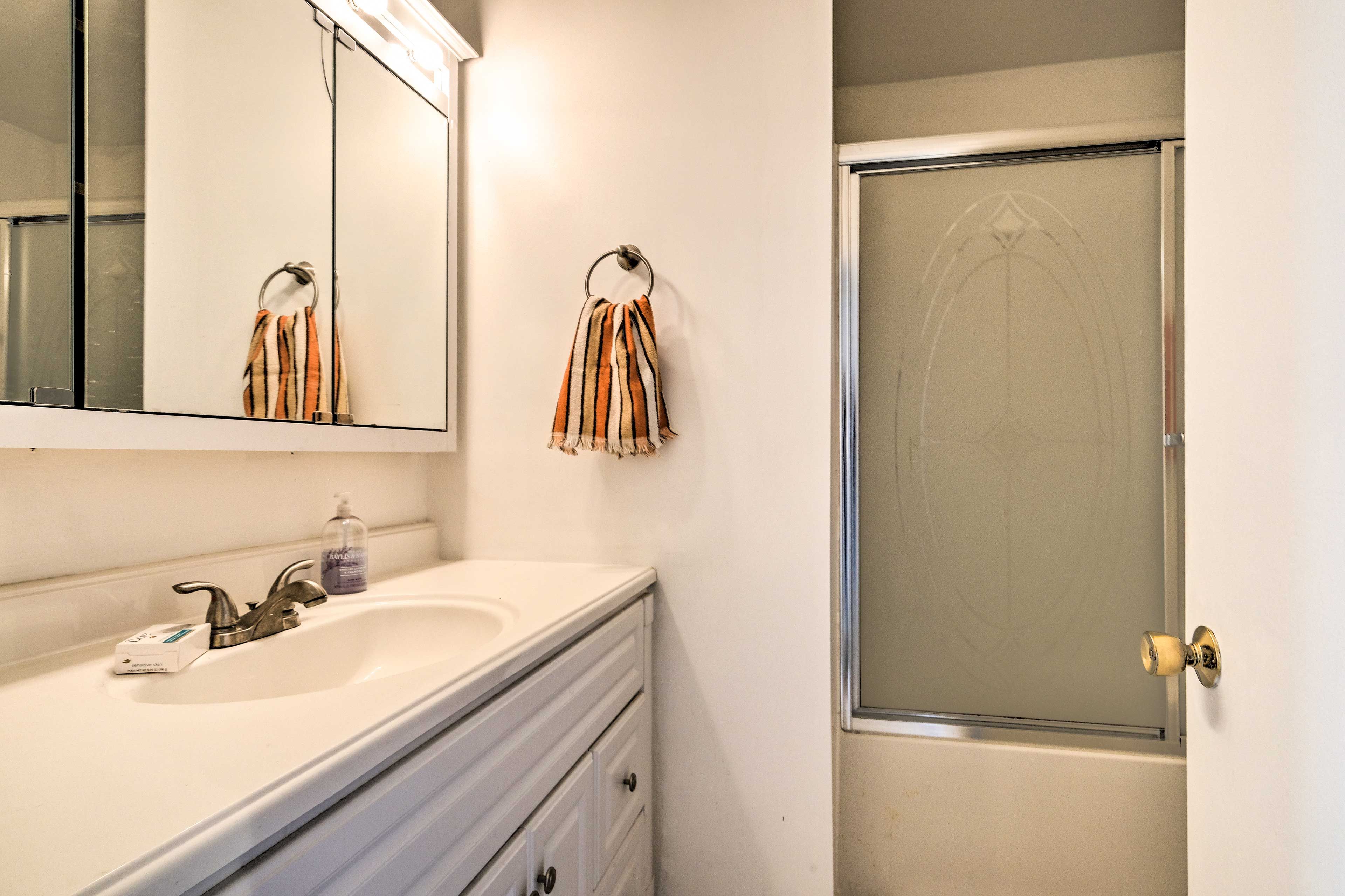 Full Bathroom | 2nd Floor