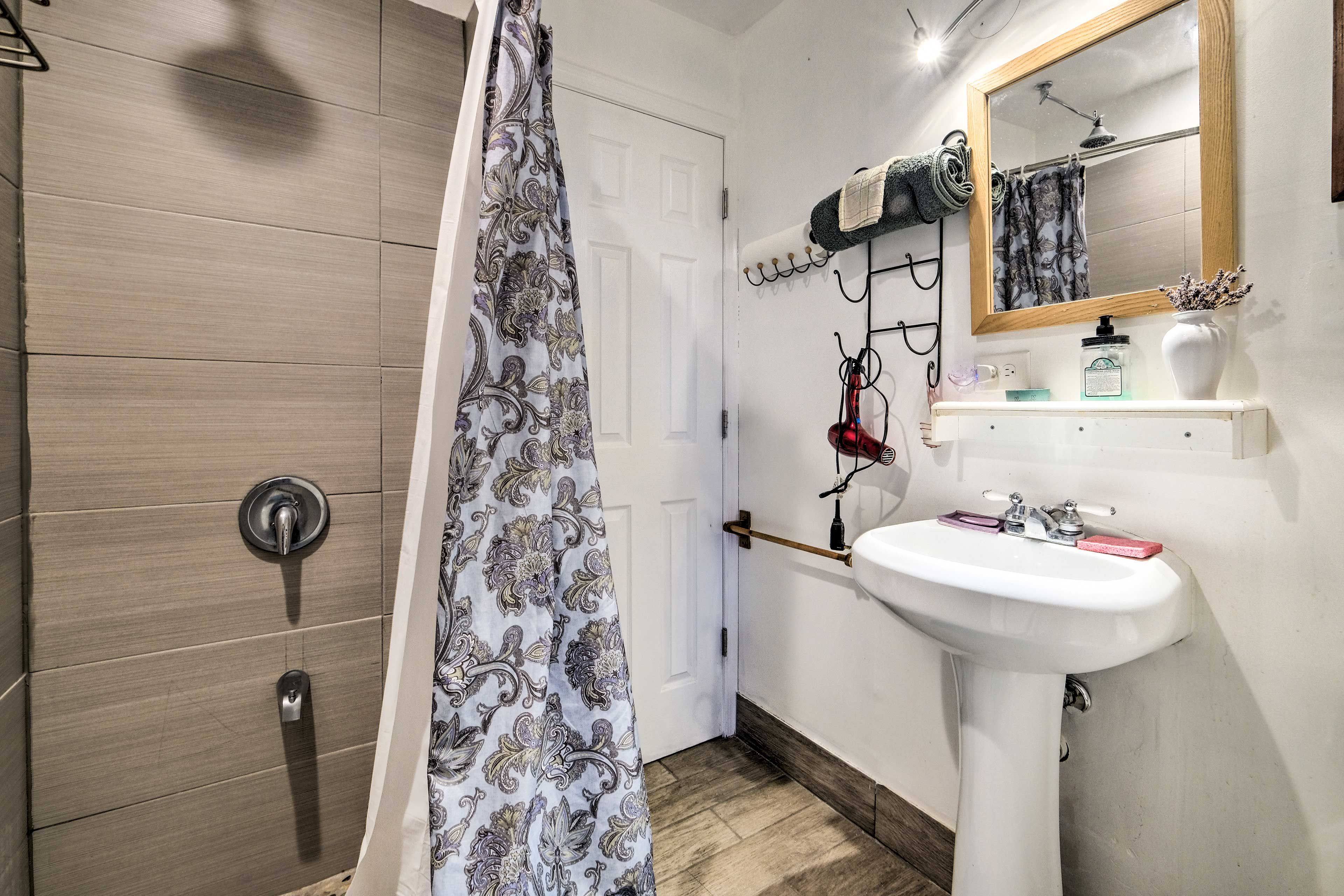 En-Suite Bathroom | 2nd Floor | Complimentary Toiletries