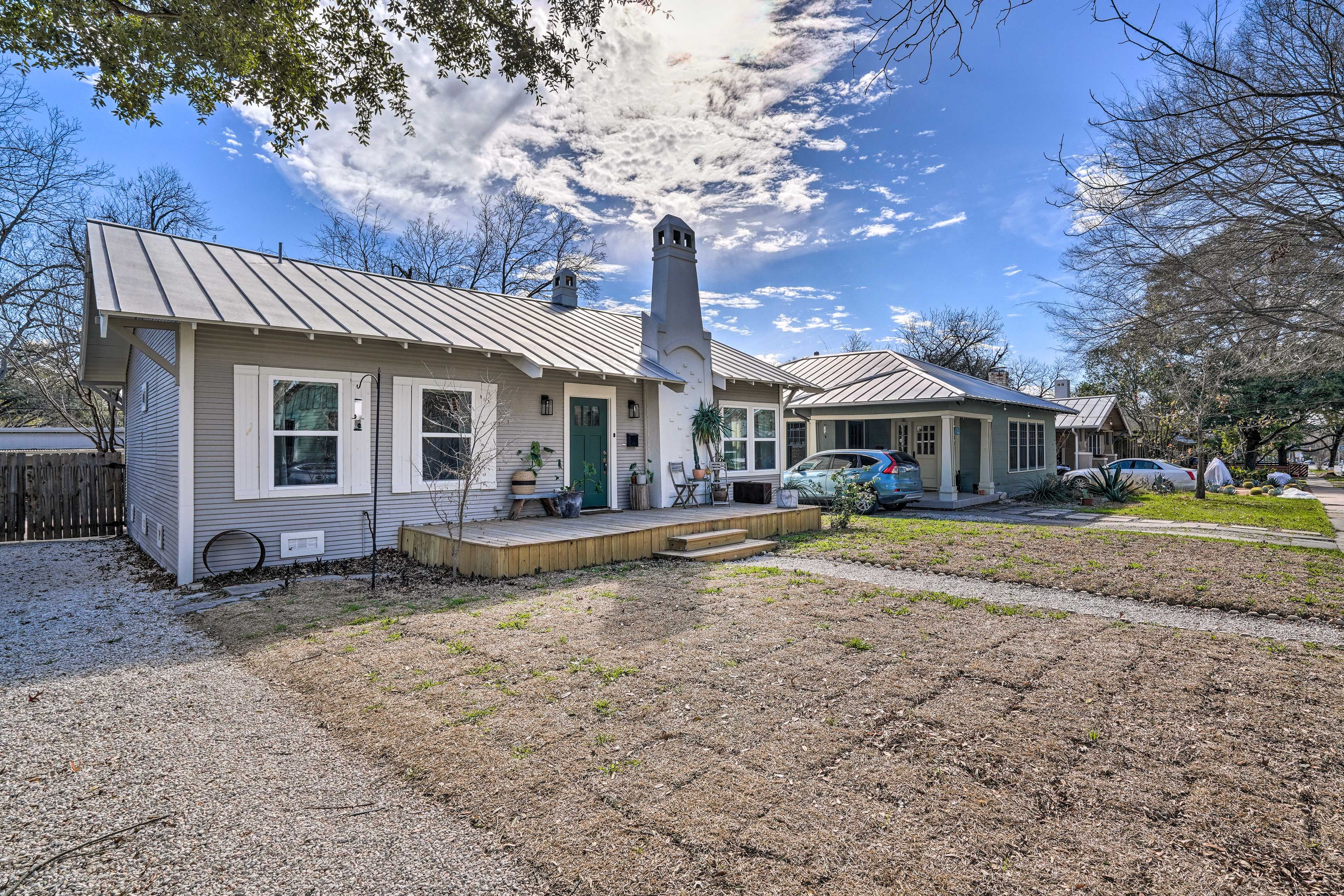 Parking | Carport (2 Vehicles) | Driveway (2 Vehicles)