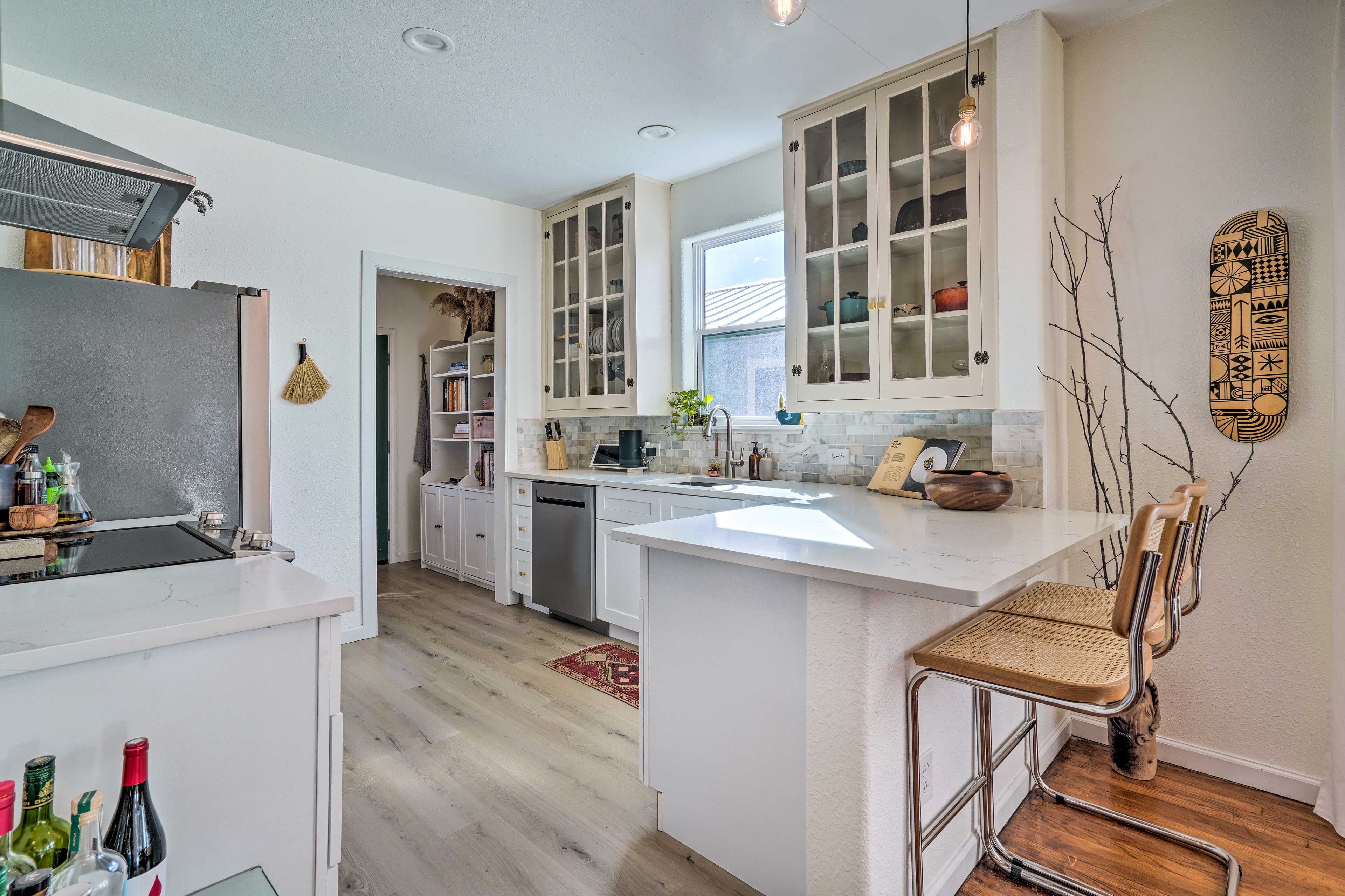 Kitchen | Paper Towels/Trash Bags Provided