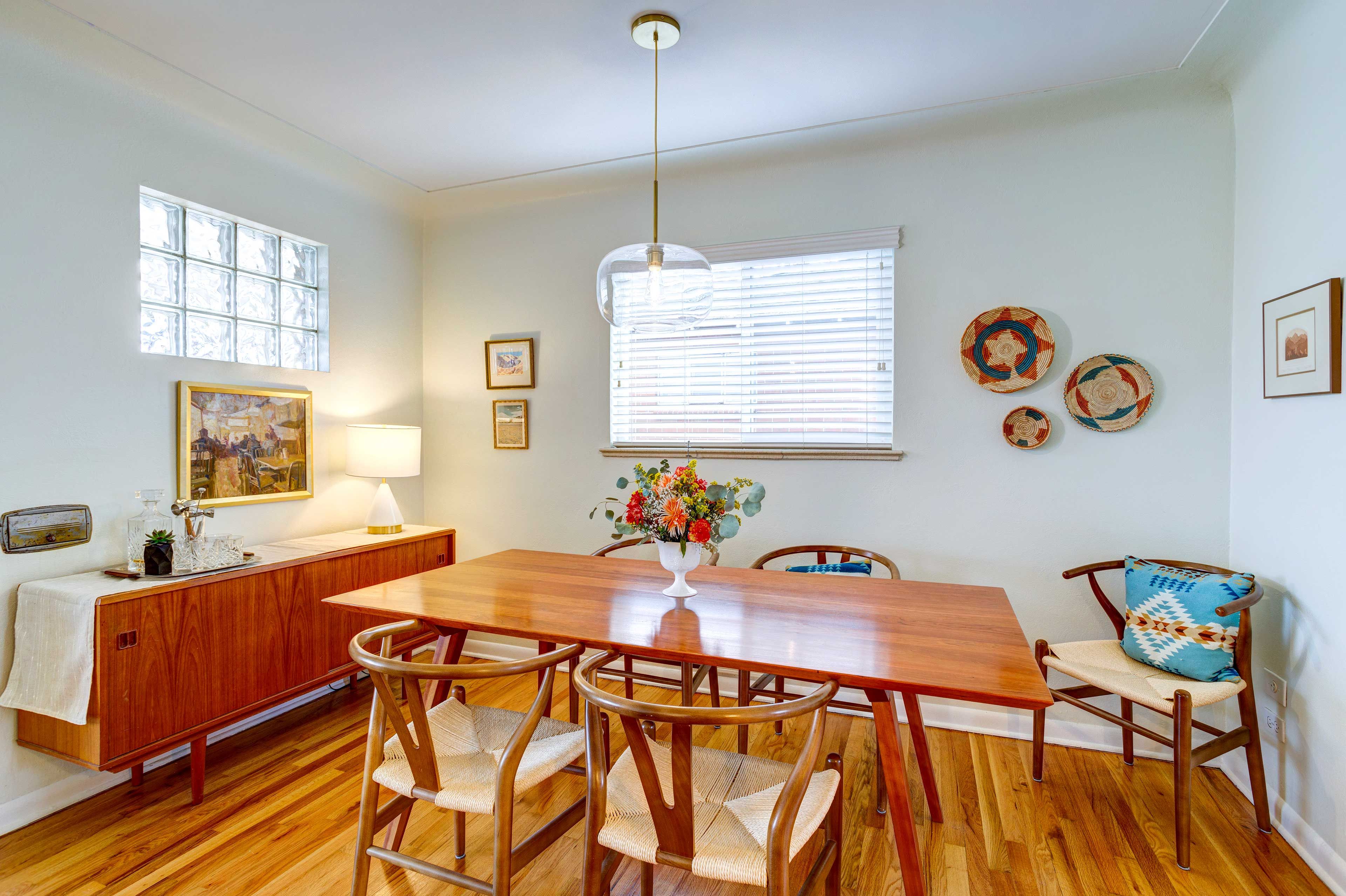 Dining Area | Dishware & Flatware Provided