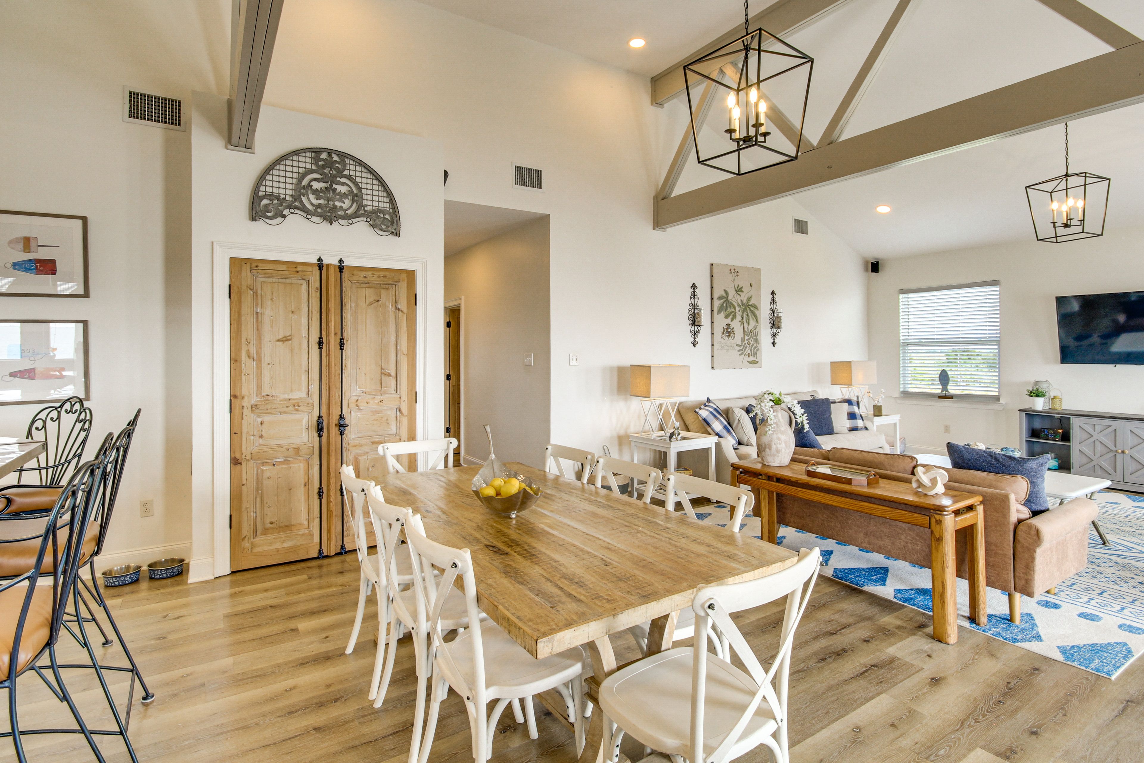 Dining Area | Dining Table | Dishware/Flatware