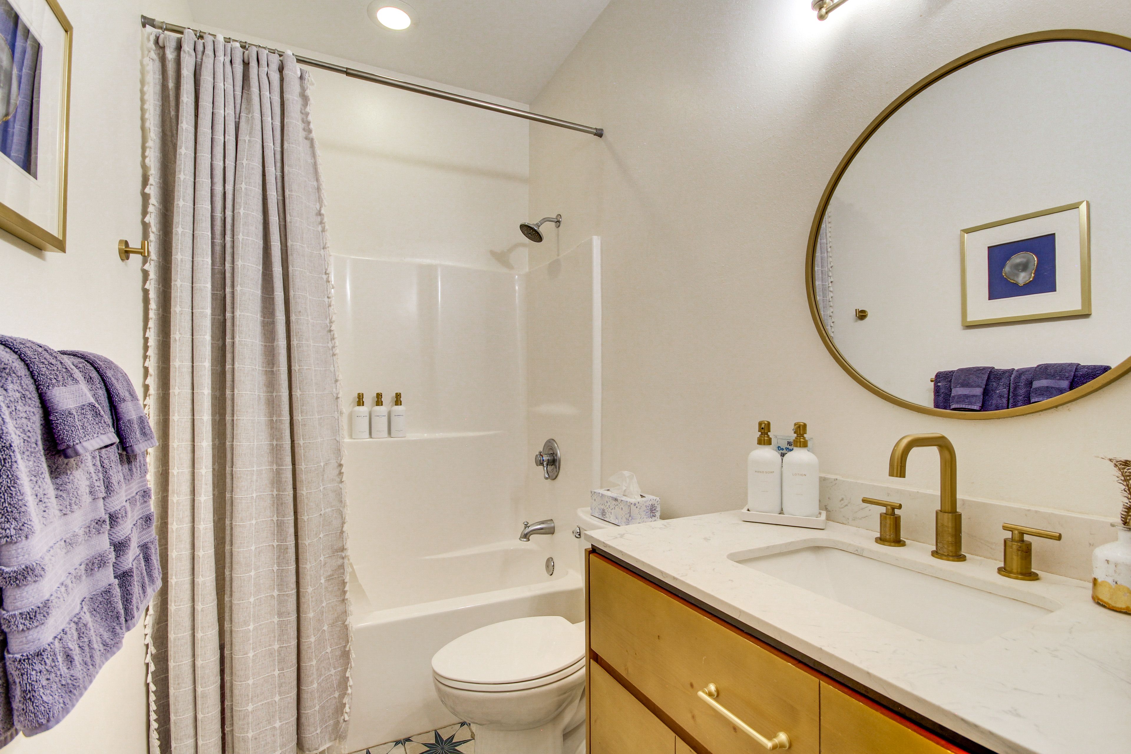 Full Bathroom | Shower/Tub Combo | Hair Dryer